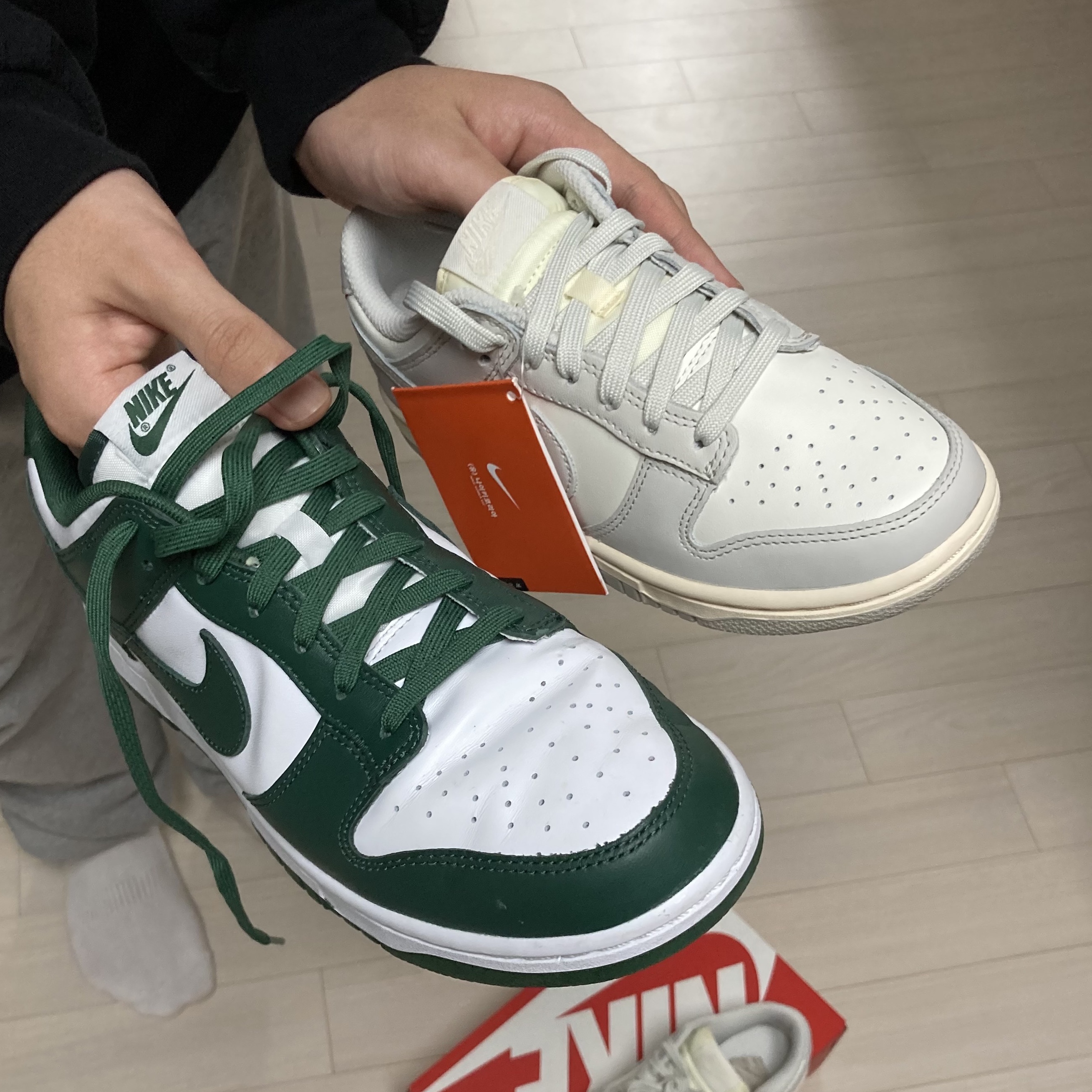 Nike Dunk Low Retro Varsity Green, (W) Nike Dunk Low Light Bone 착용 스타일 - 1