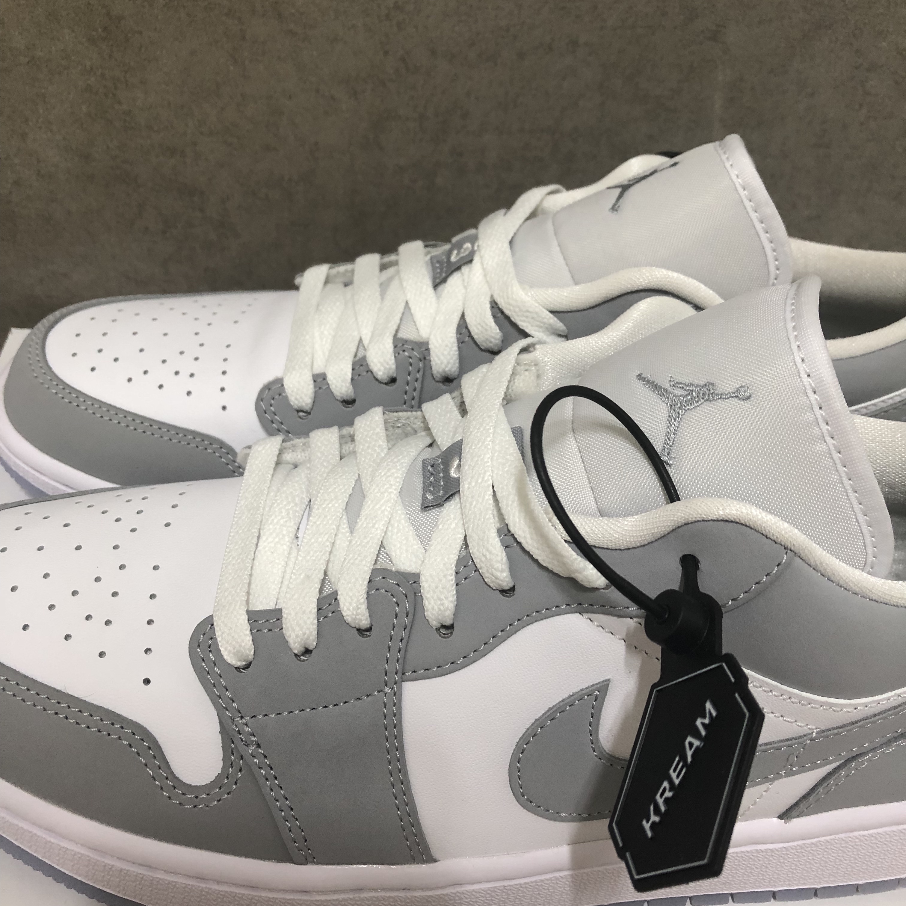 (W) Jordan 1 Low White Wolf Grey 착용 스타일 - 2