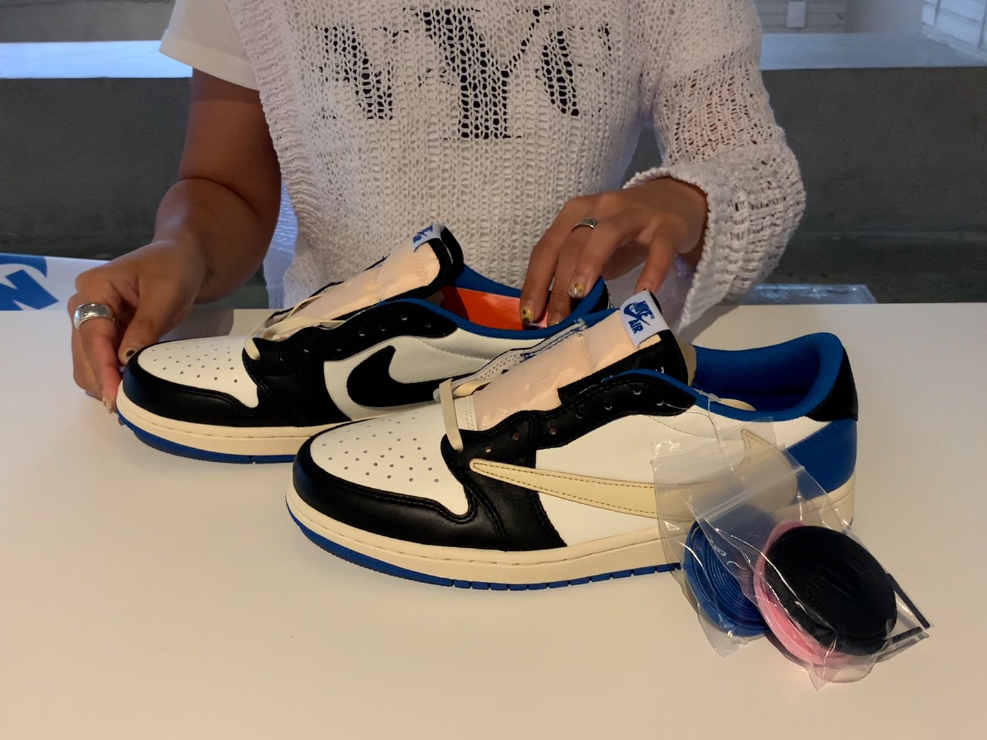 Jordan 1 x Travis Scott x Fragment Retro Low OG SP Military Blue 착용 스타일 - 2