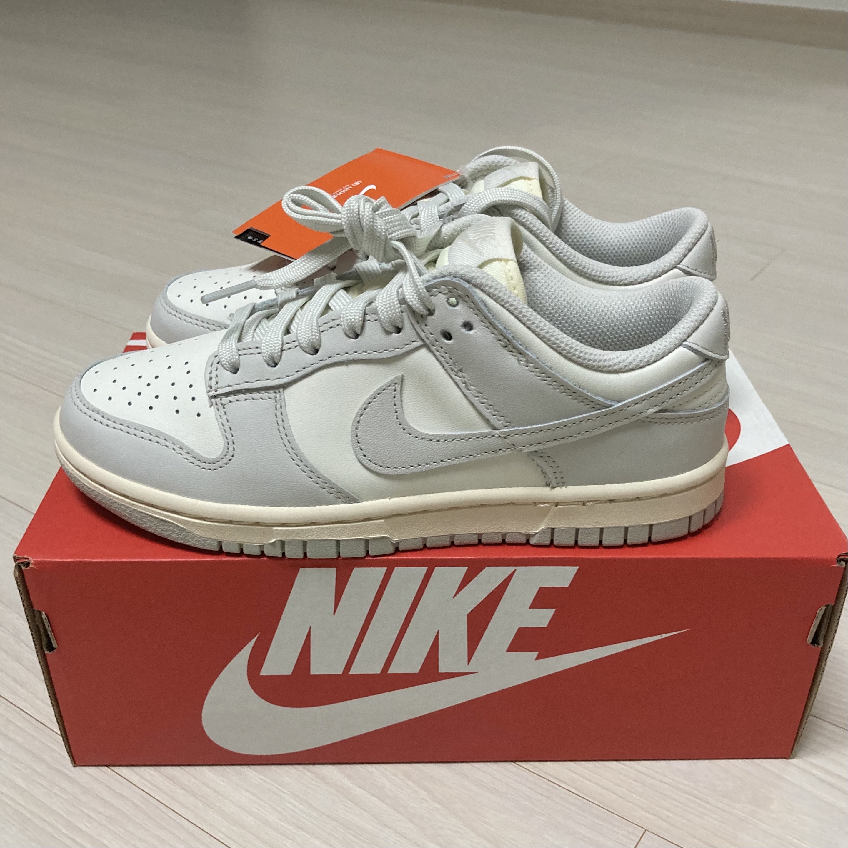 (W) Nike Dunk Low Light Bone 착용 스타일 - 1