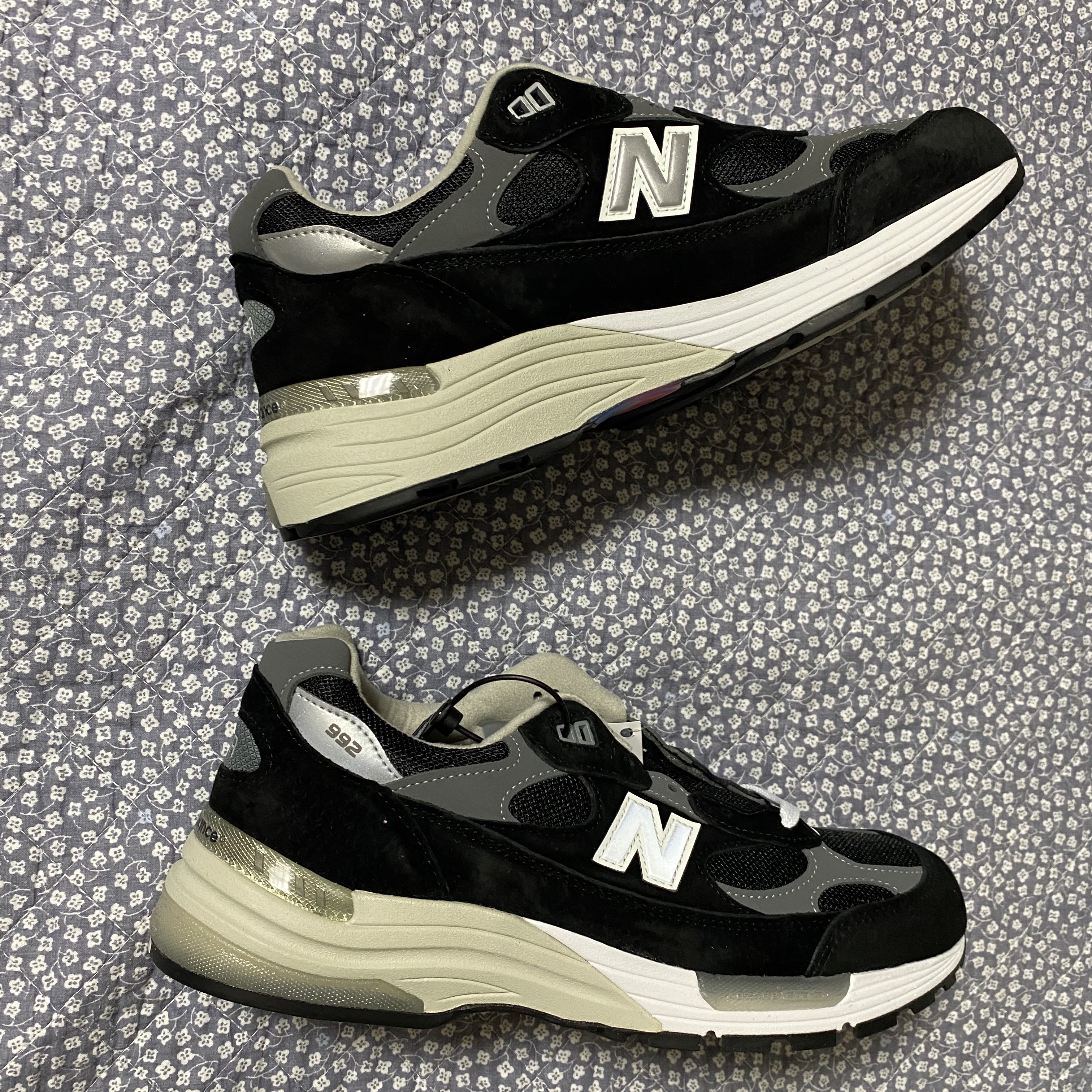 New Balance 992 Made in USA Black Grey 착용 스타일