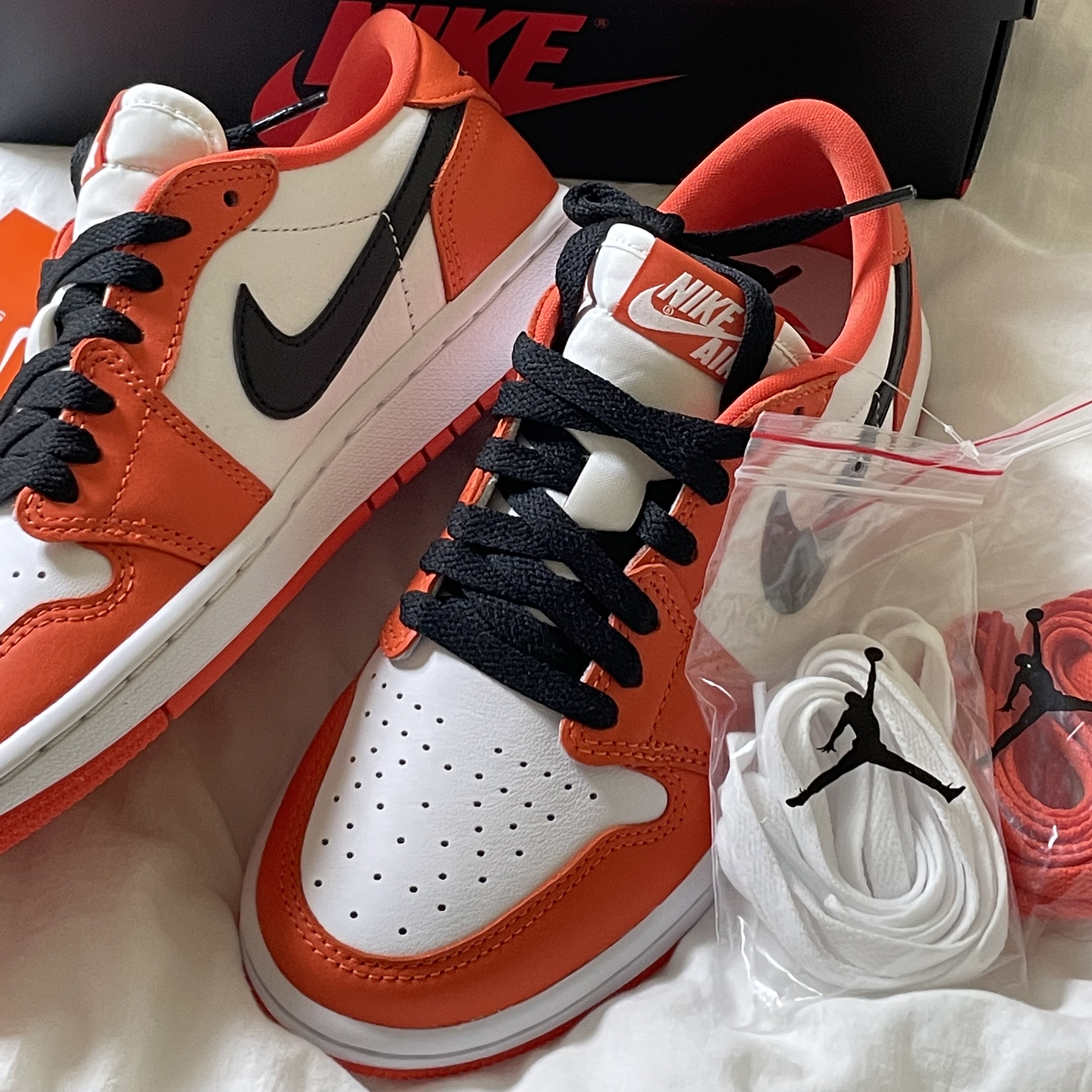 (W) Jordan 1 Low OG Starfish 착용 스타일 - 1