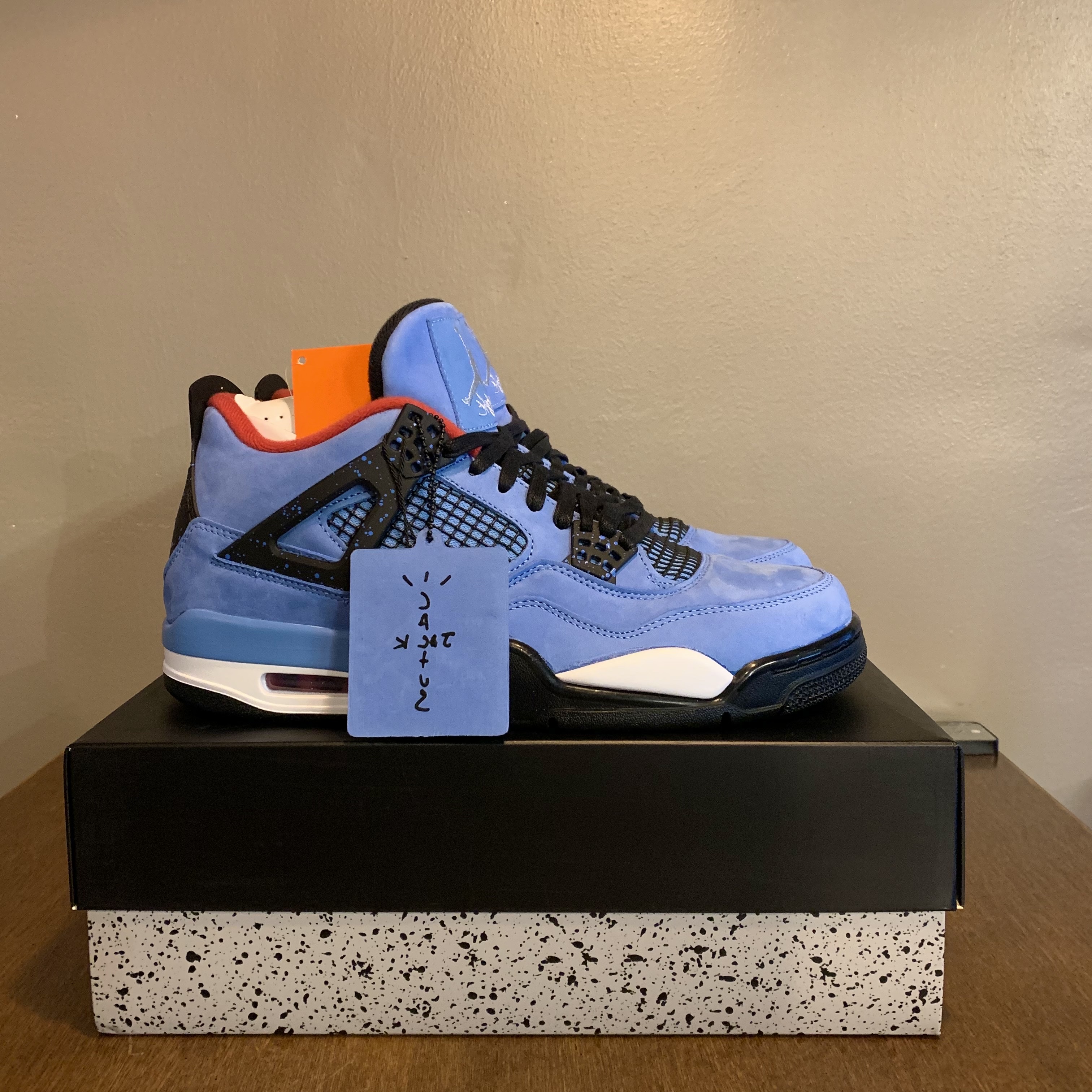 Jordan 4 x Travis Scott Retro Cactus Jack 착용 스타일 - 1