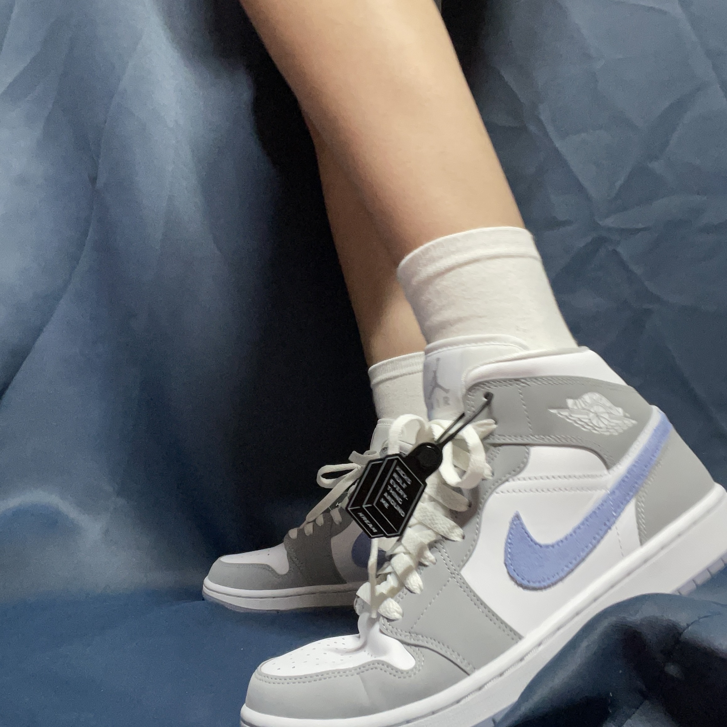 (W) Jordan 1 Mid Wolf Grey 착용 스타일 - 1