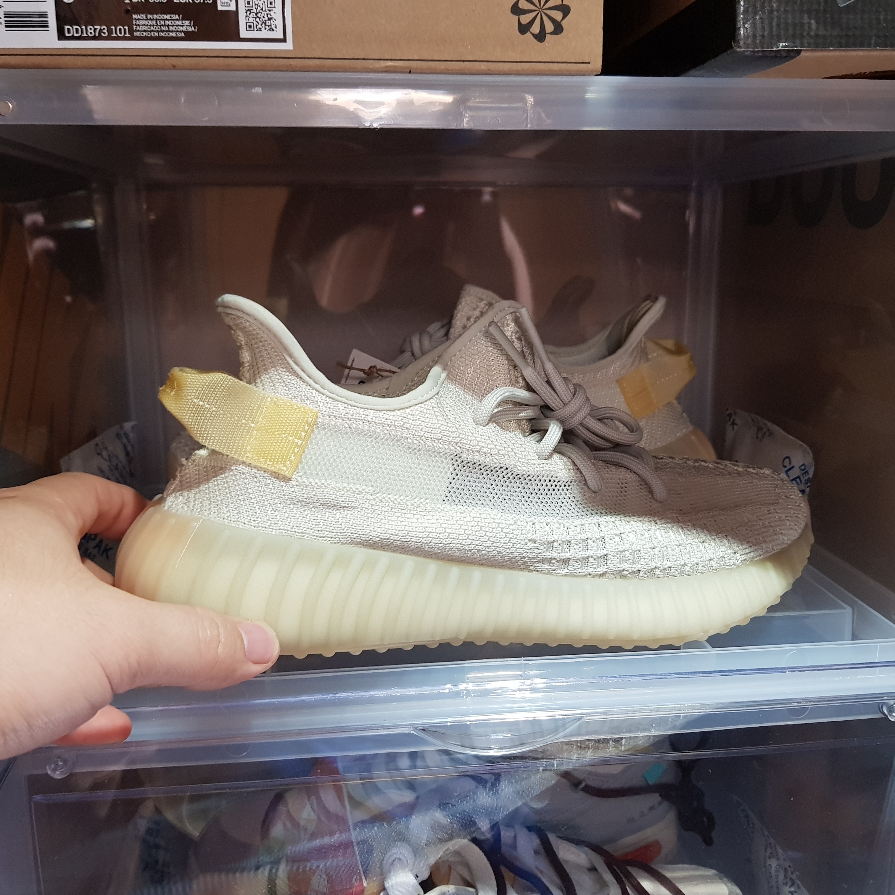Adidas Yeezy Boost 350 V2 Light 착용 스타일 - 1