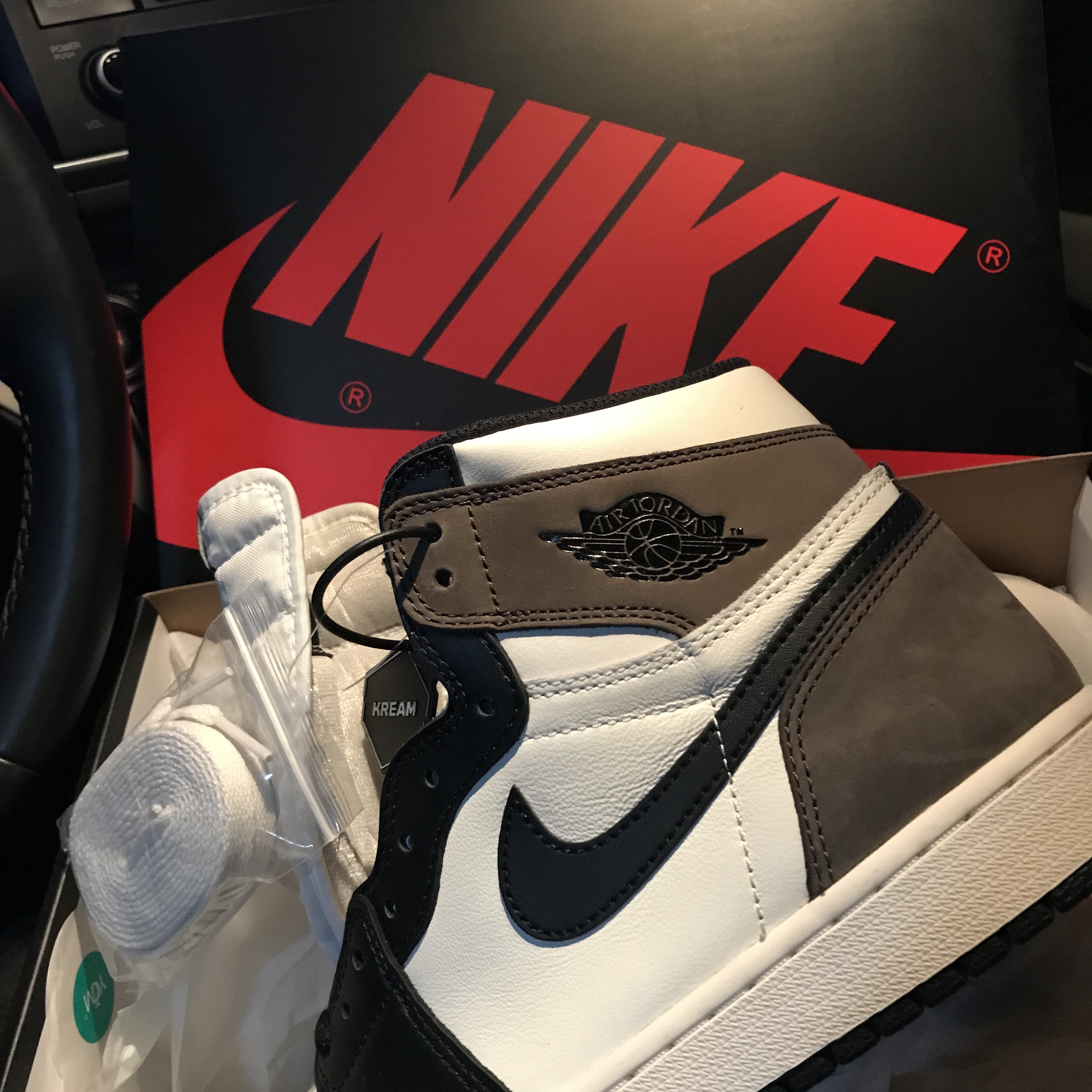 Jordan 1 Retro High OG Black Mocha 착용 스타일