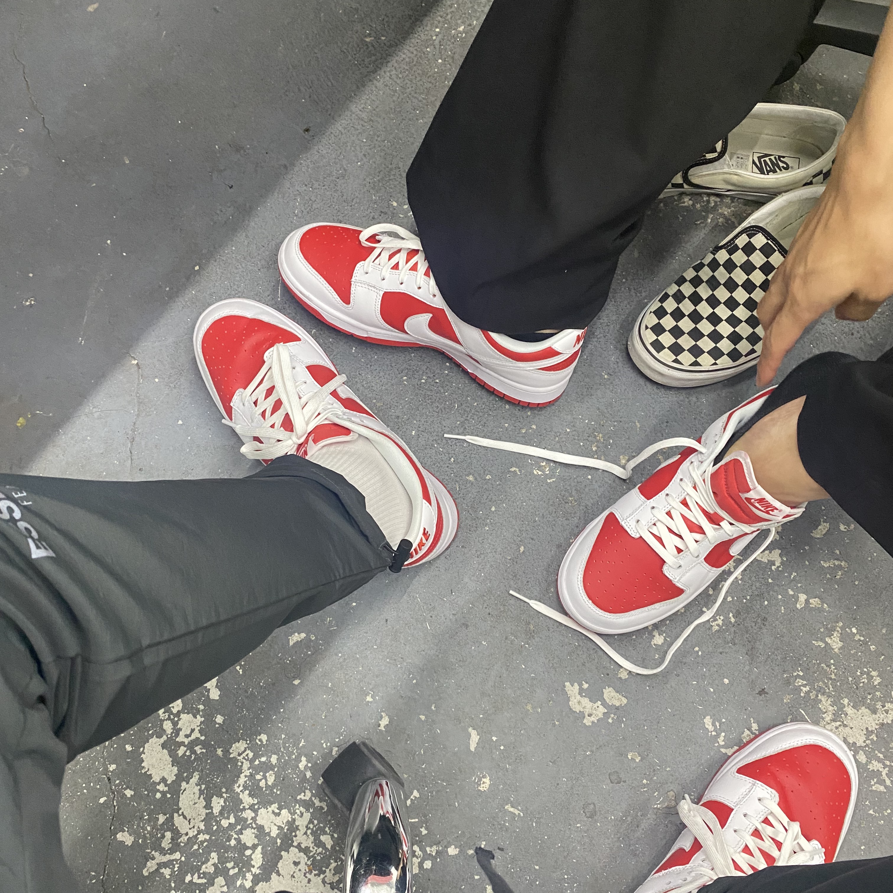 Nike Dunk Low Retro Championship Red 착용 스타일