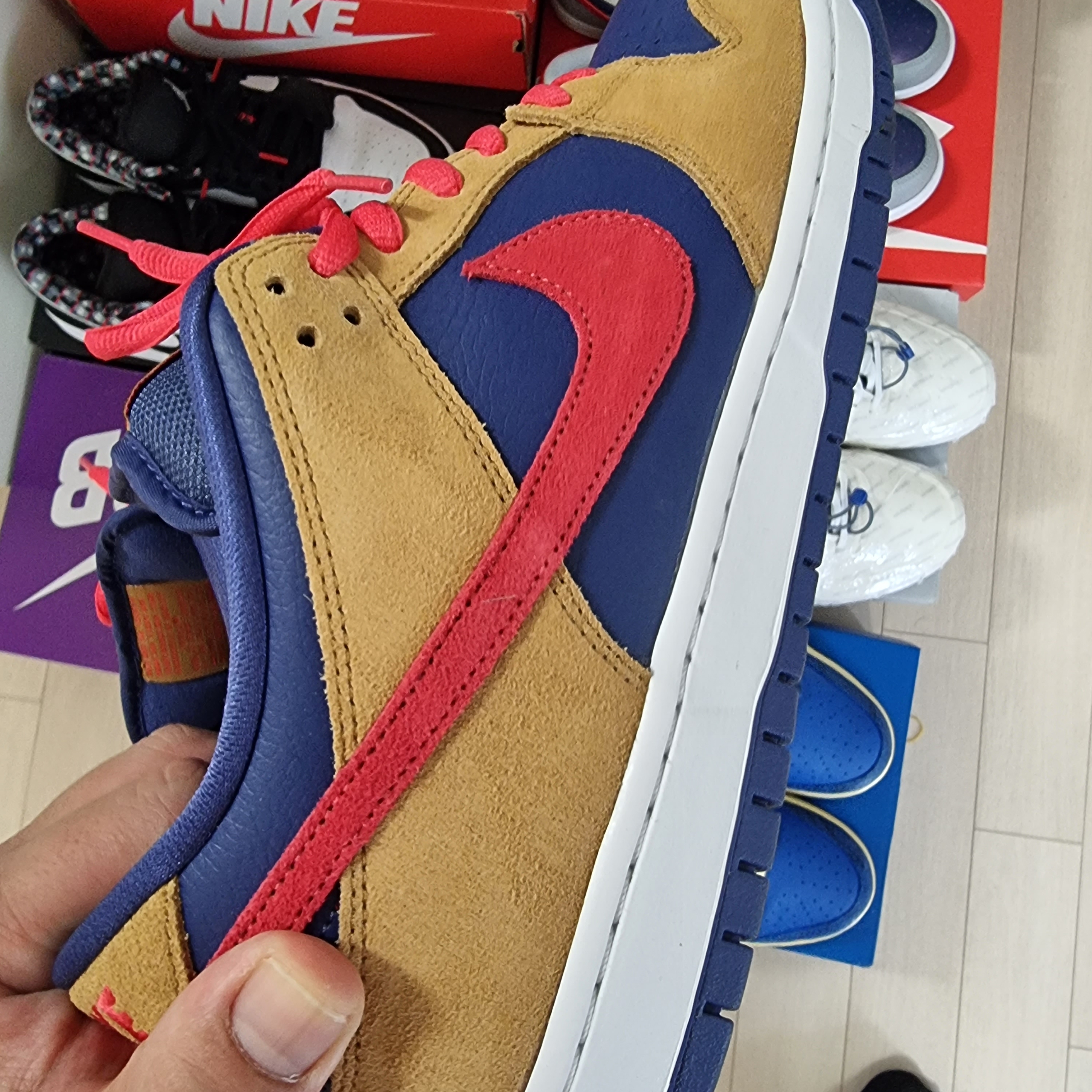 Nike SB Dunk Low Pro Wheat and Purple 착용 스타일 - 2