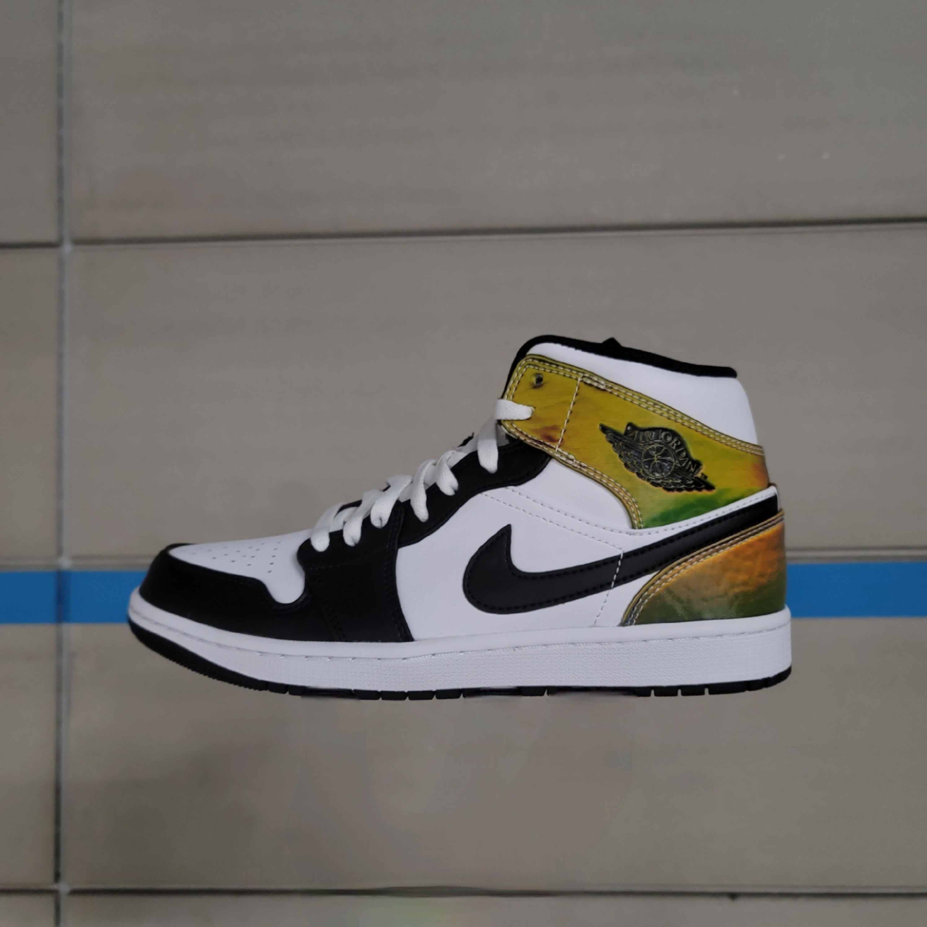 Jordan 1 Mid SE Heat Reactive 착용 스타일