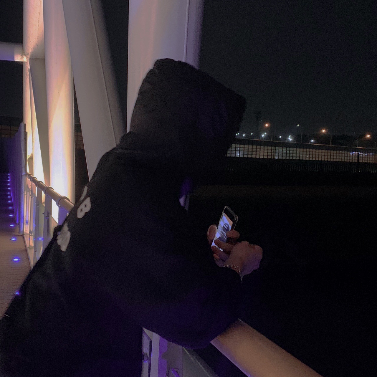IAB Studio Woven Hoodie Black 착용 스타일