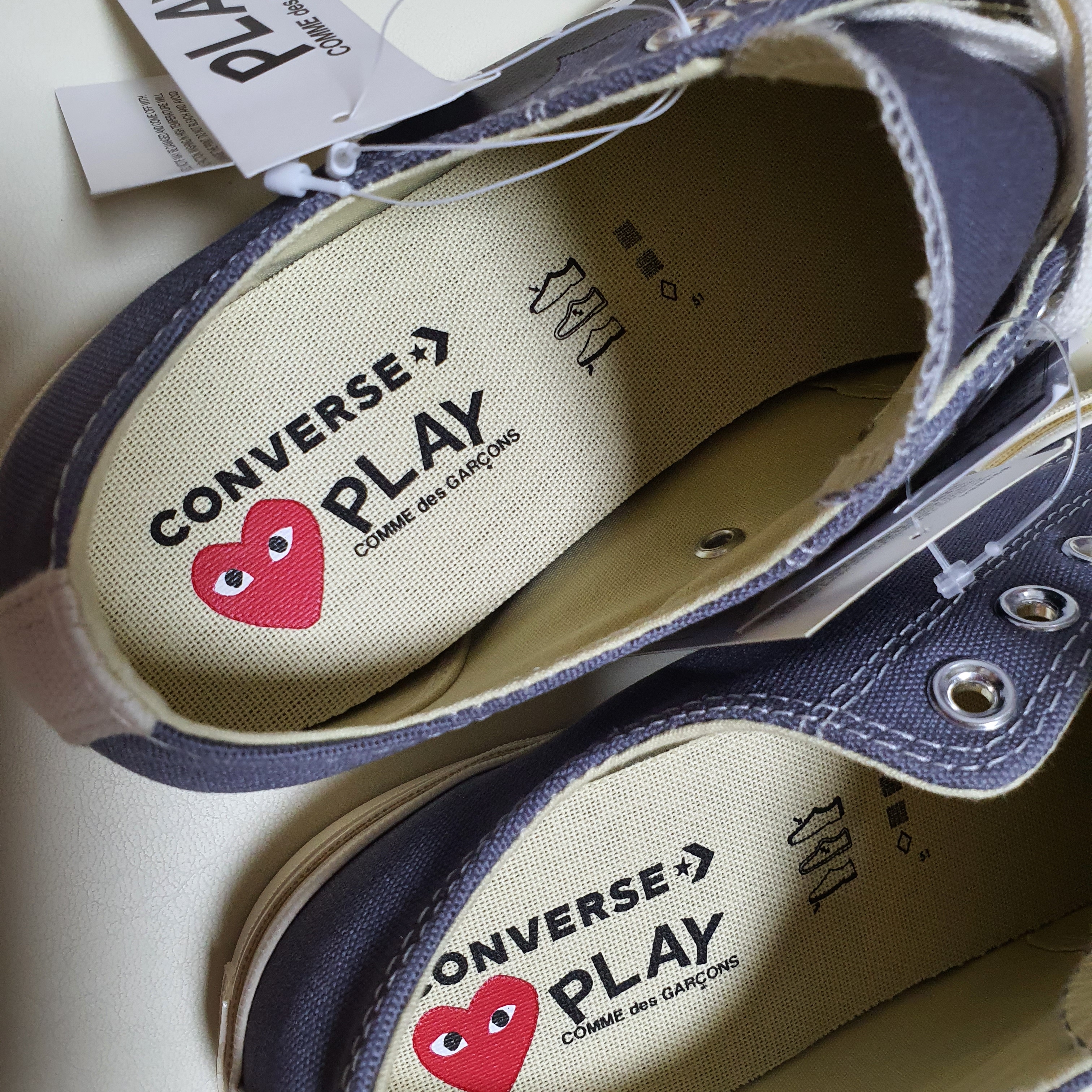 Converse x Play Comme des Garcons Chuck 70 Ox Steel Gray 착용 스타일 - 4