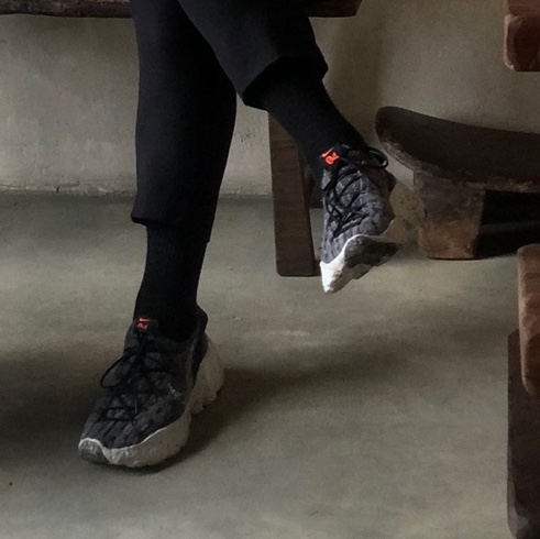 (W) Nike Space Hippie 04 Iron Grey 착용 스타일 - 3