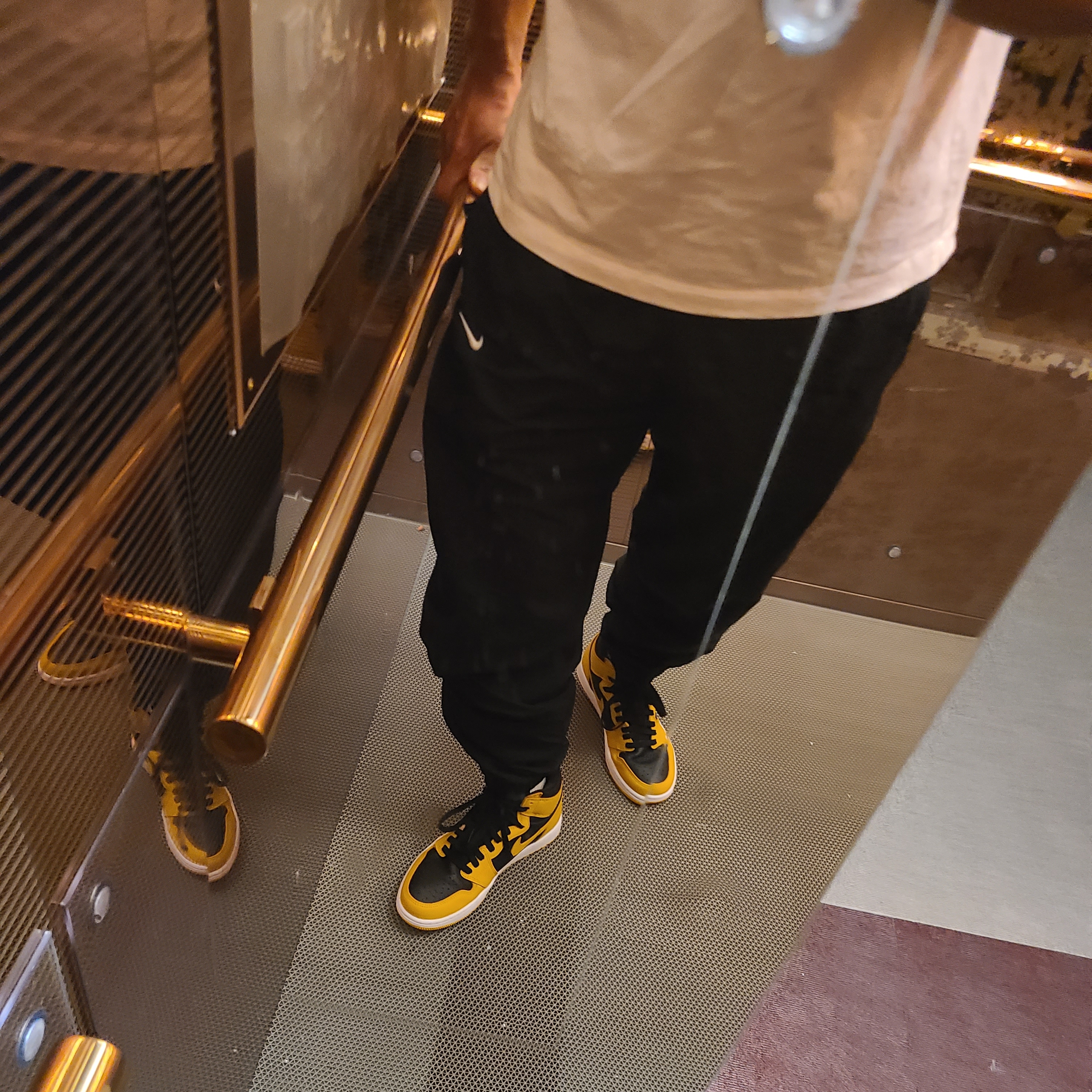 Jordan 1 Retro High OG Pollen, Nike M NRG Solo Swoosh Track Pants Black - Asia 착용 스타일