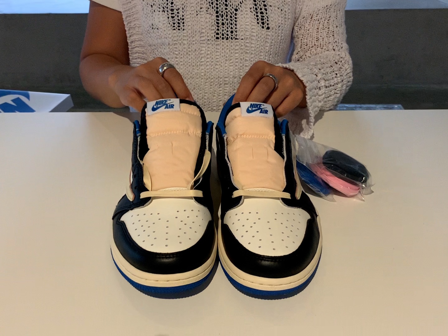 Jordan 1 x Travis Scott x Fragment Retro Low OG SP Military Blue 착용 스타일 - 4