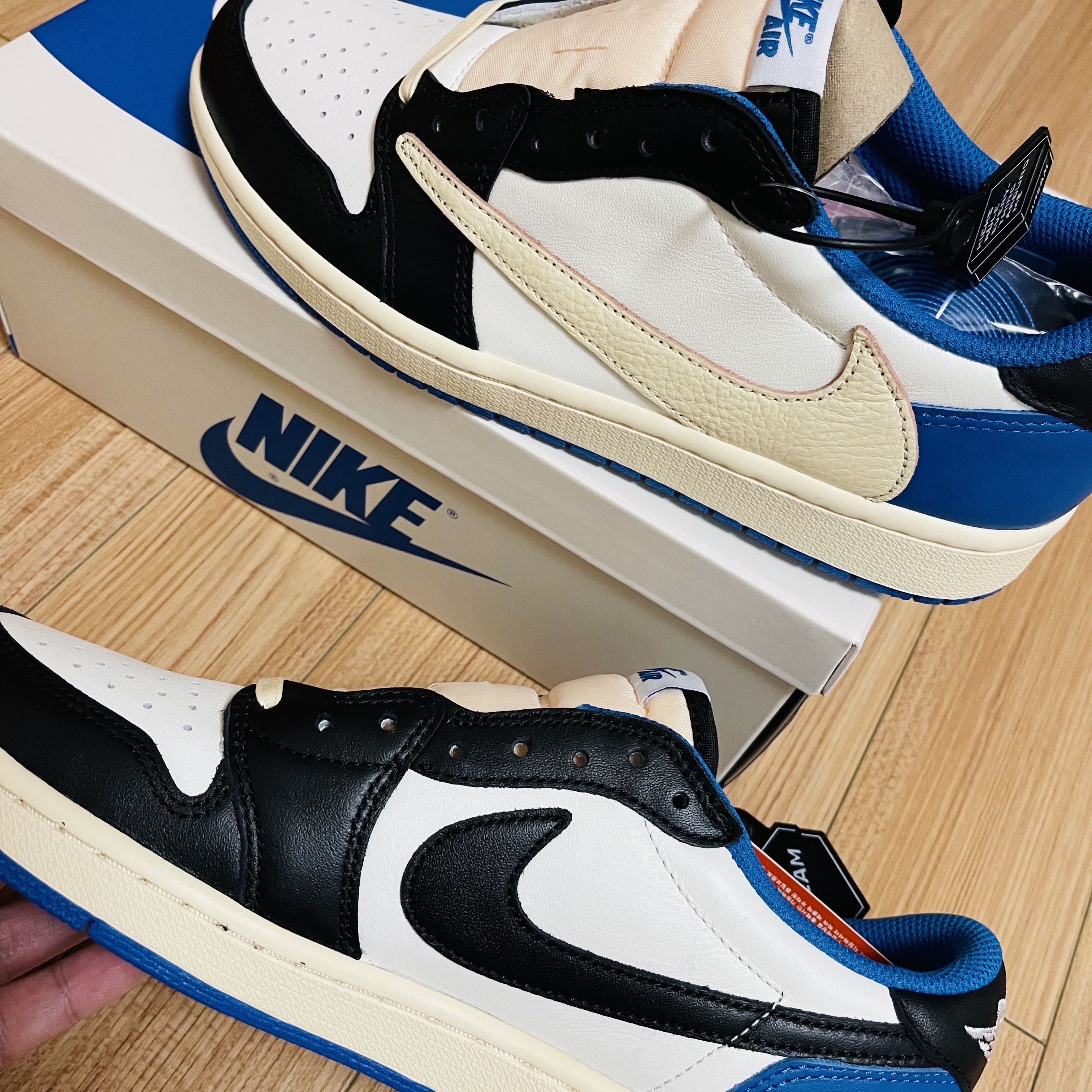 Jordan 1 x Travis Scott x Fragment Retro Low OG SP Military Blue 착용 스타일 - 4