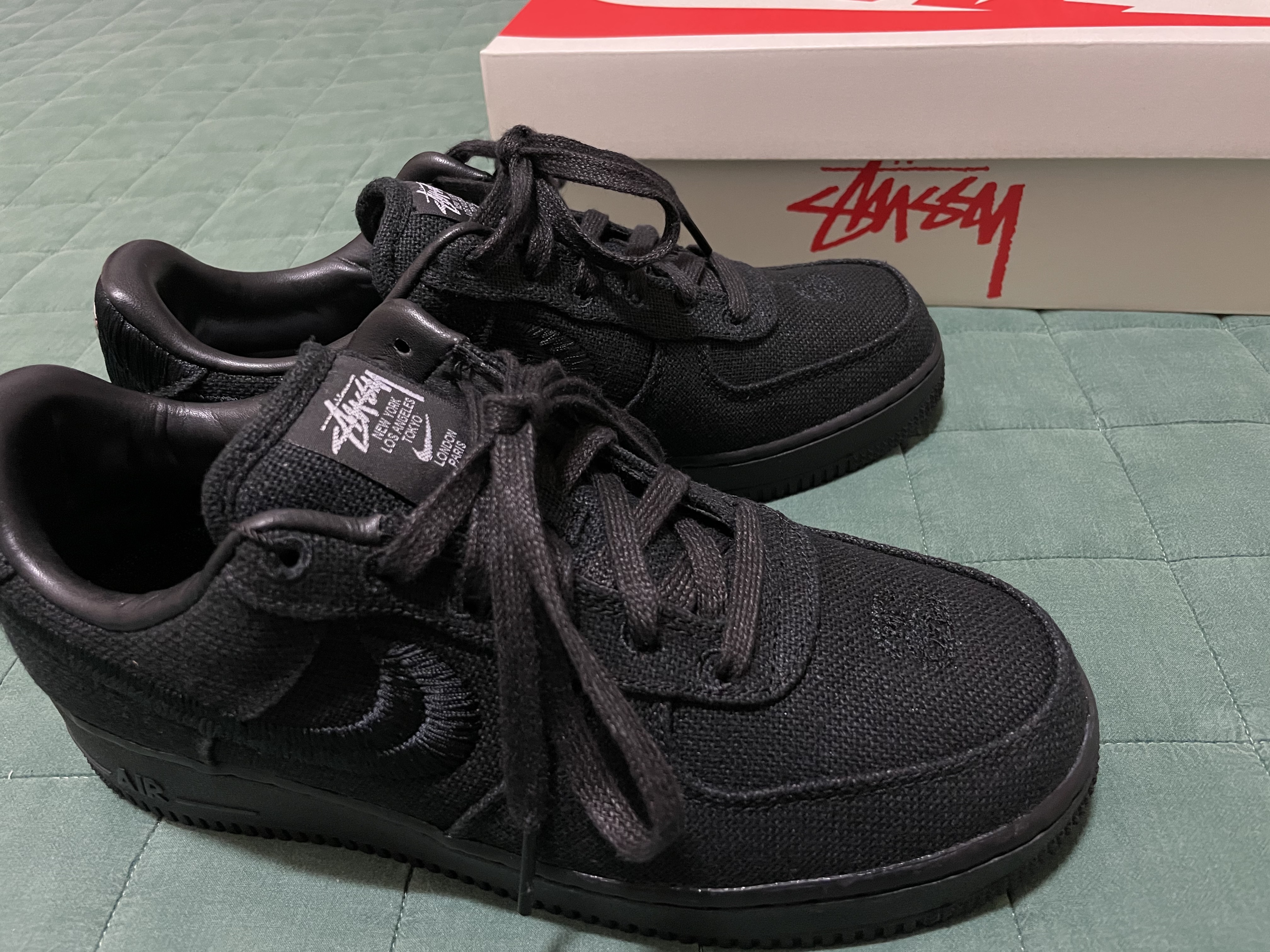Nike x Stussy Air Force 1 Low Triple Black 착용 스타일