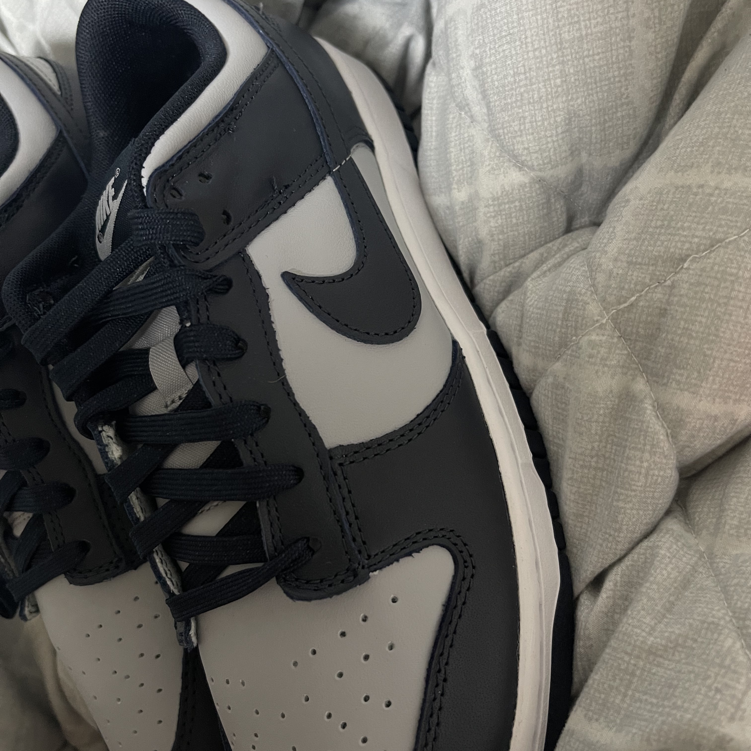 Nike Dunk Low Retro Championship Grey, Nike x Undefeated Air Force 1 Low SP 5 On It 착용 스타일 - 2