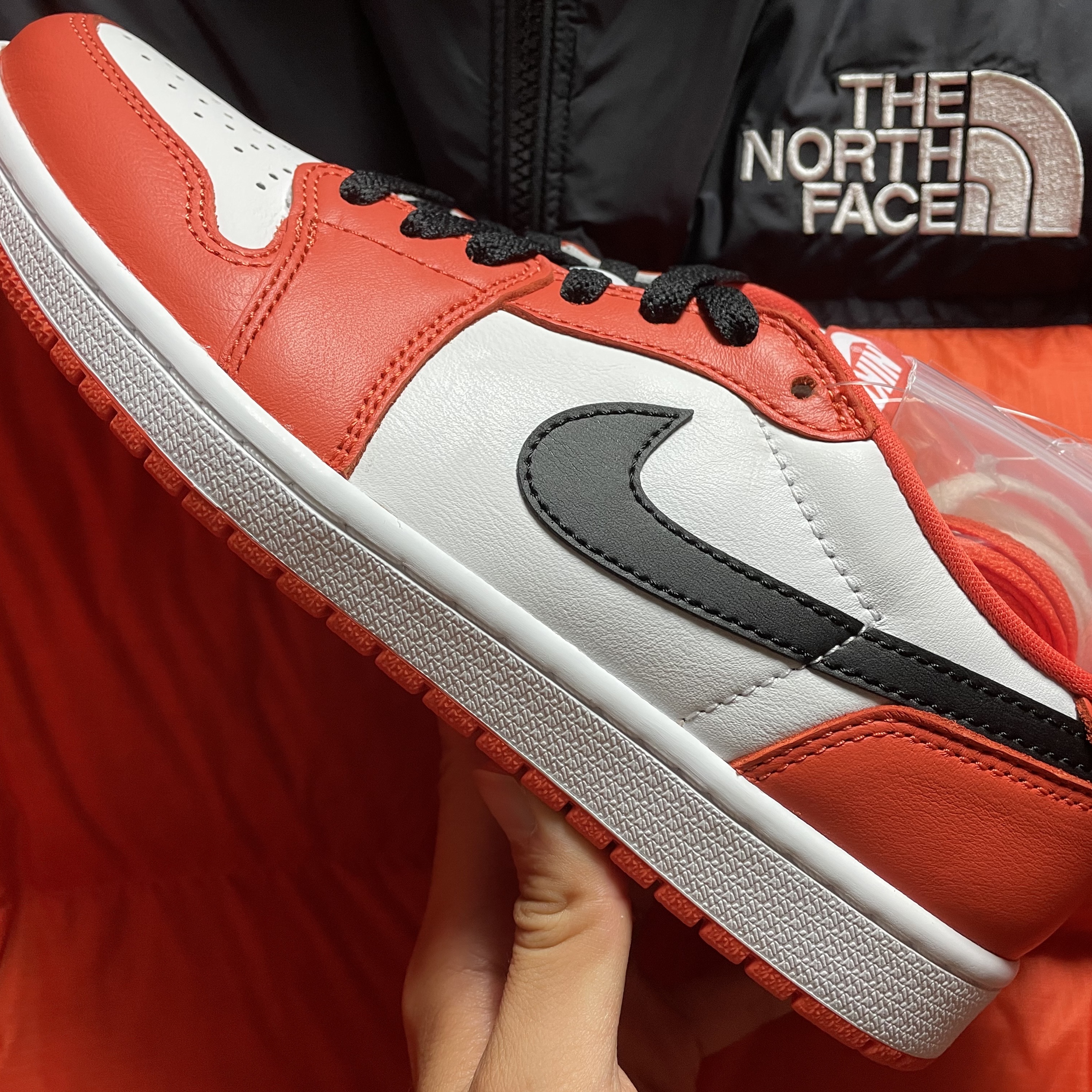 Jordan 1 Low OG Starfish, Jordan 1 Low Shattered Backboard 착용 스타일 - 1