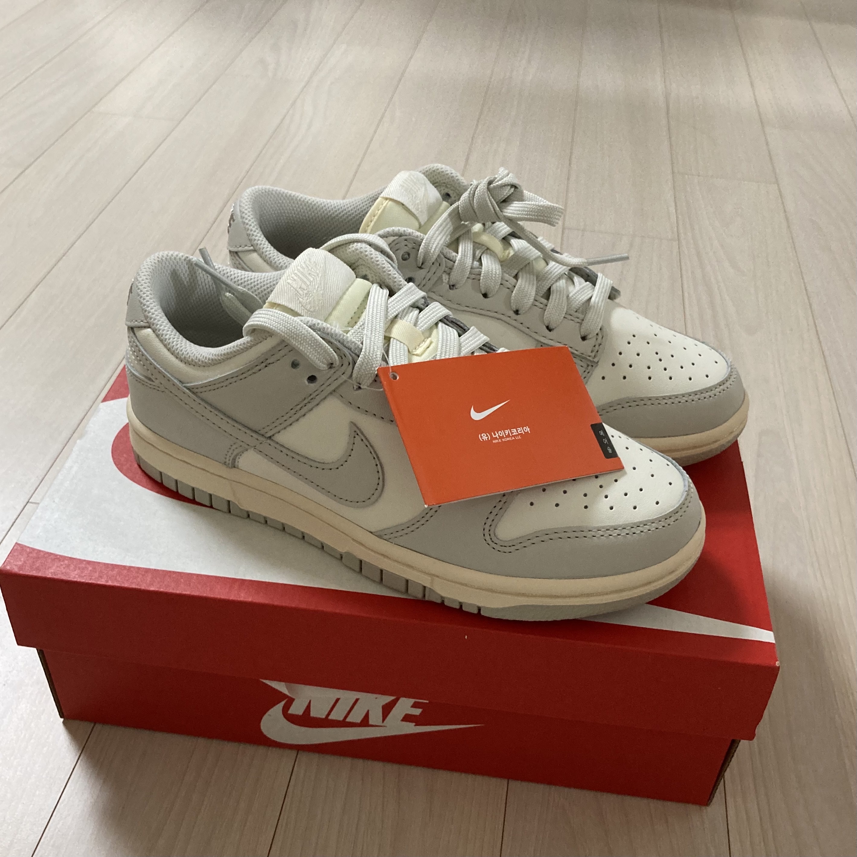 (W) Nike Dunk Low Light Bone 착용 스타일 - 2