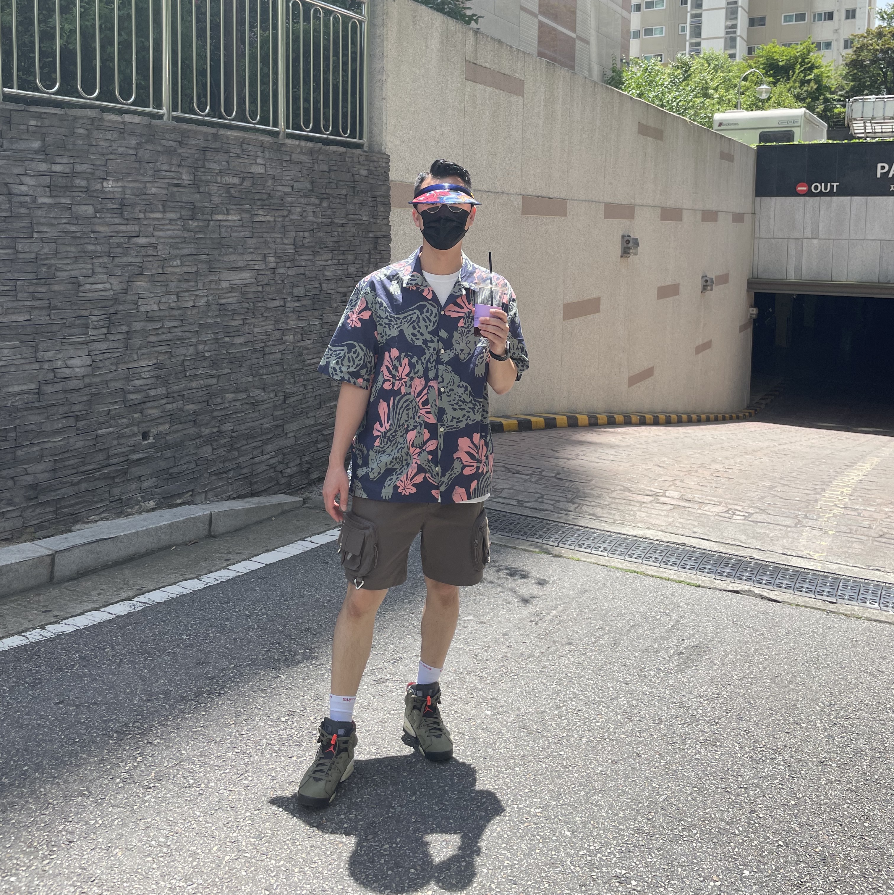 Jordan 6 x Travis Scott Retro Olive, Nike ACG Cargo Shorts Ironstone - Asia 착용 스타일