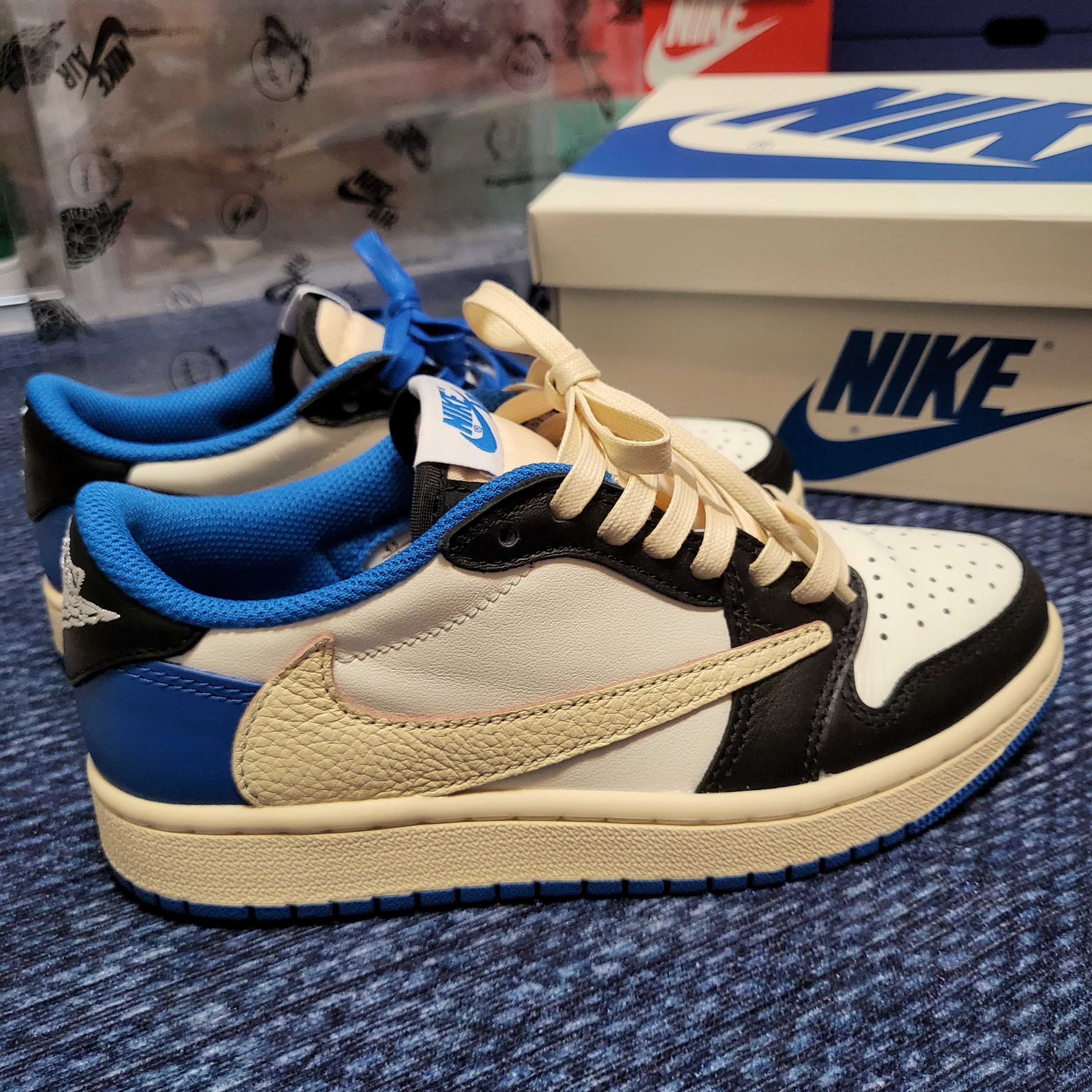 Jordan 1 x Travis Scott x Fragment Retro Low OG SP Military Blue 착용 스타일 - 2