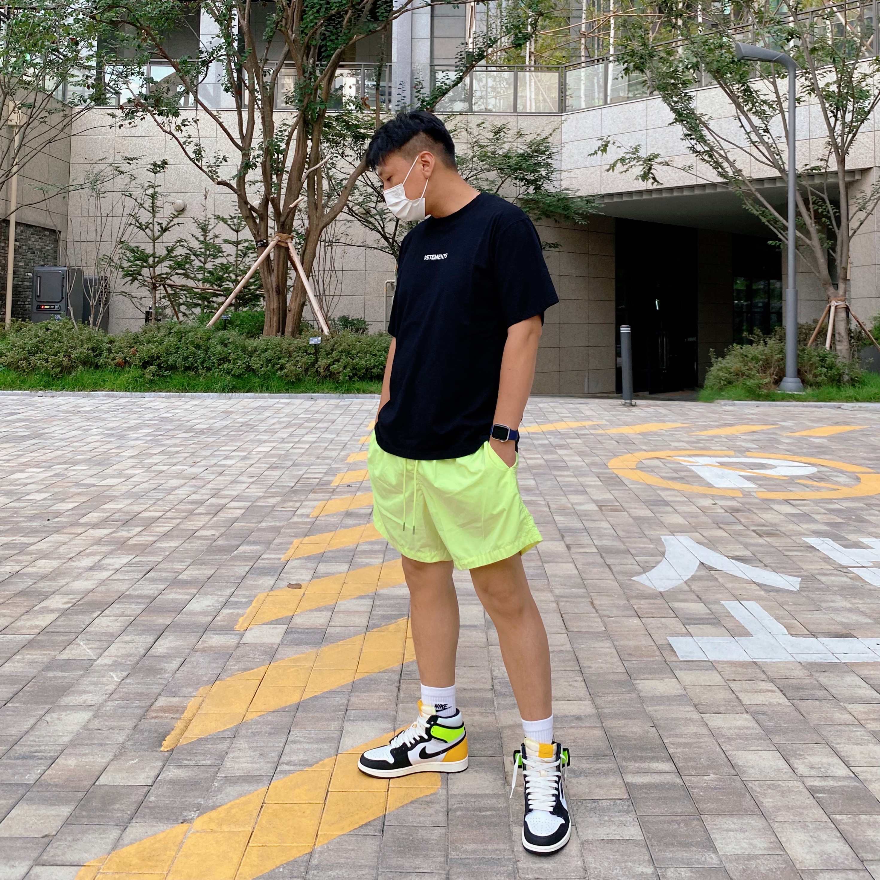 Jordan 1 Retro High OG Volt Gold 착용 스타일