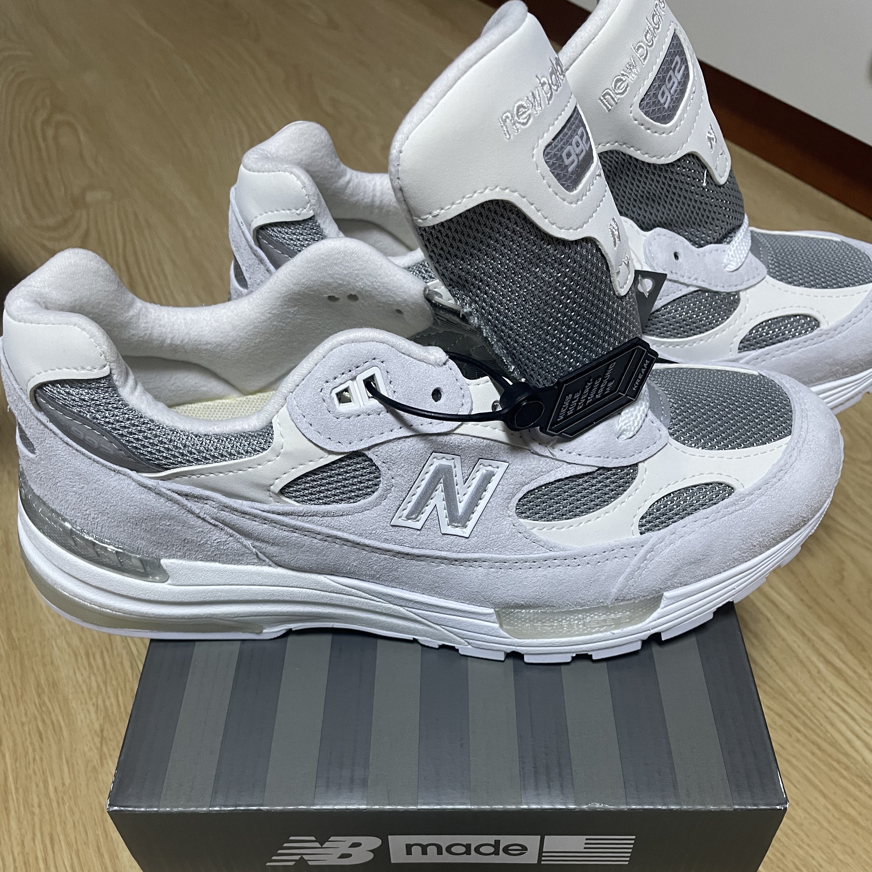 New Balance 992 Made in USA White Silver 착용 스타일
