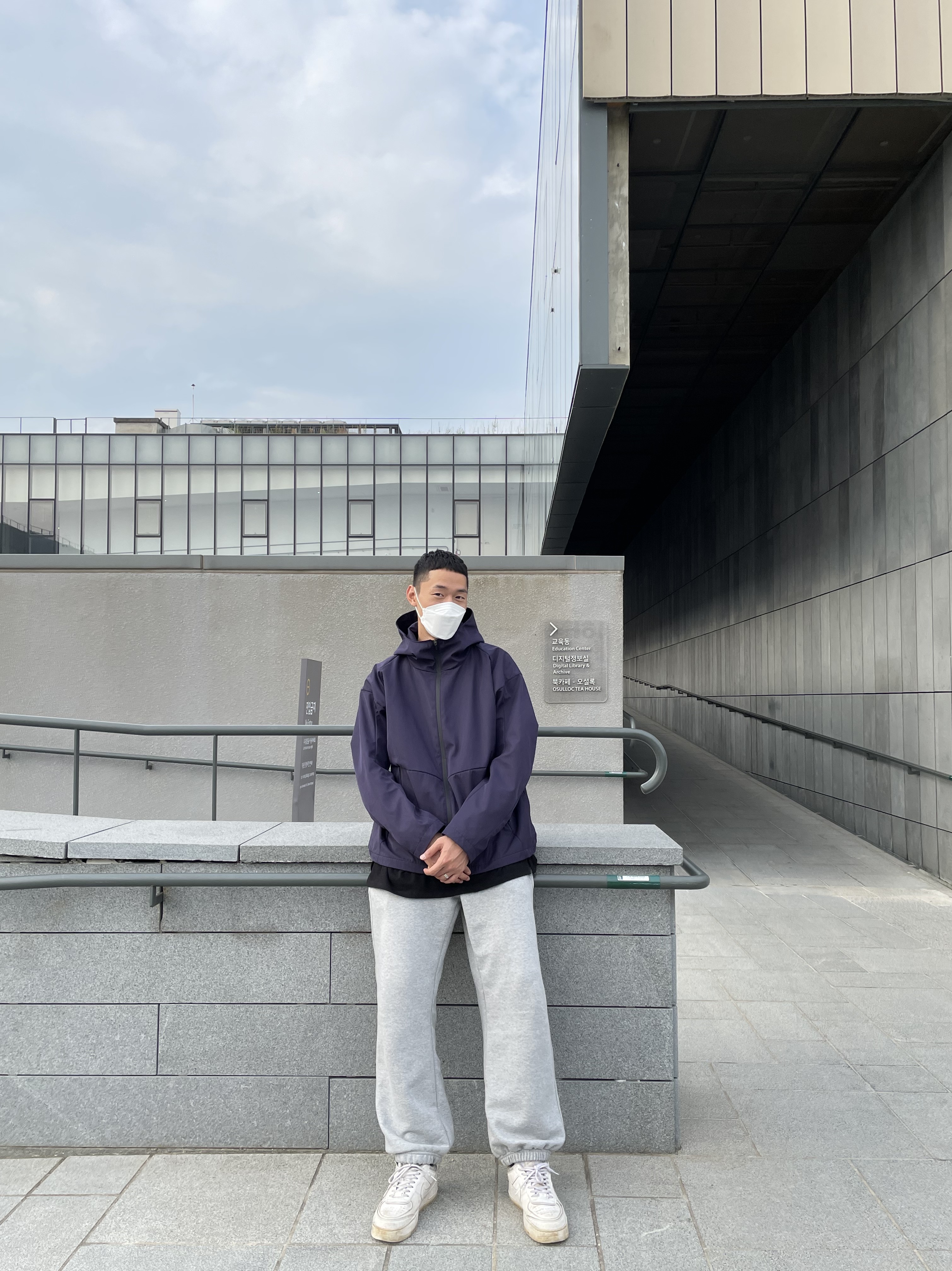 (W) Nike Air Force 1 Shadow Triple White 착용 스타일 - 2