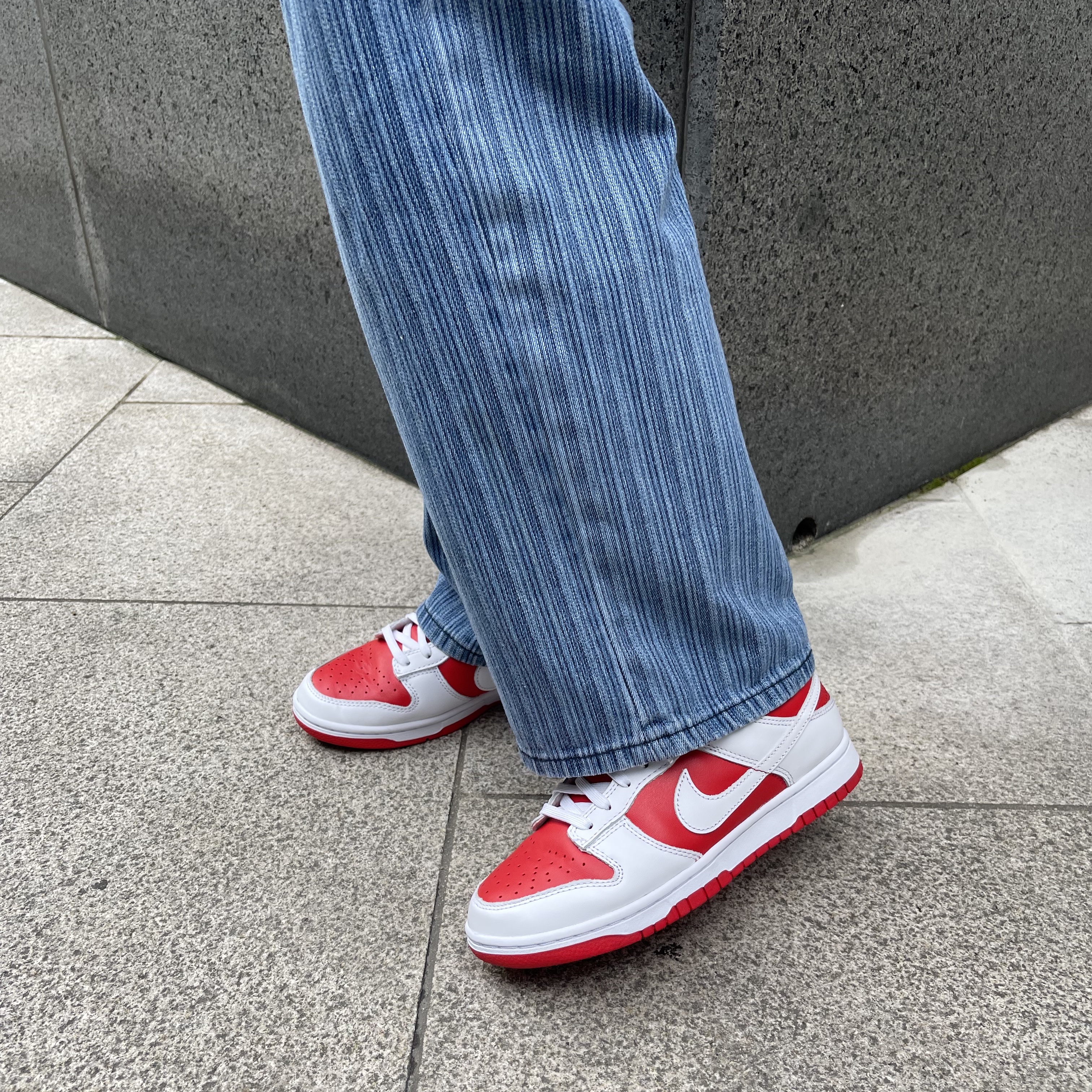 Nike Dunk Low Retro Championship Red 착용 스타일 - 3