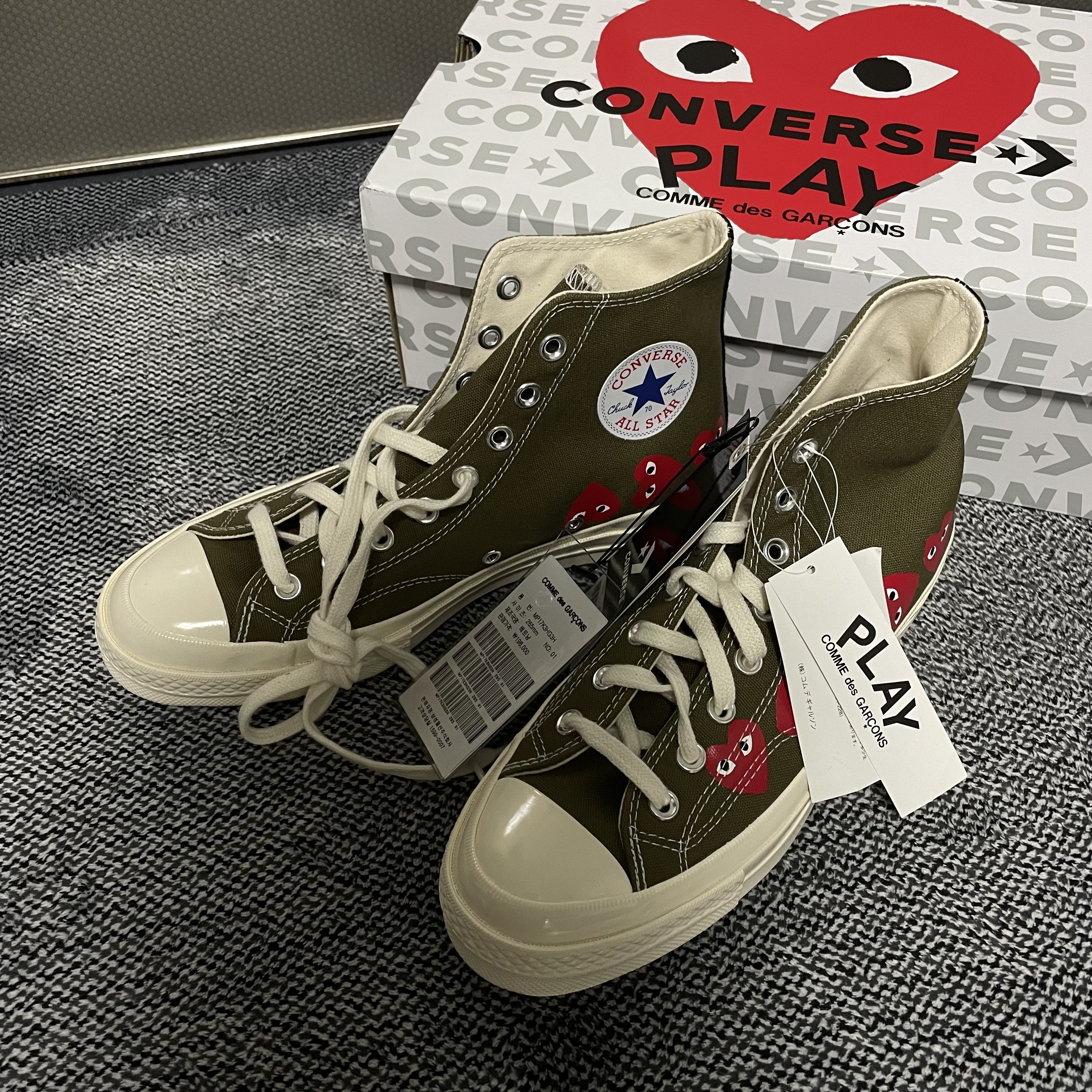 Converse x Play Comme des Garcons Chuck 70 Hi Multi-Heart Green, Converse x Play Comme des Garcons Chuck 70 Hi Blue Quartz 착용 스타일 - 1