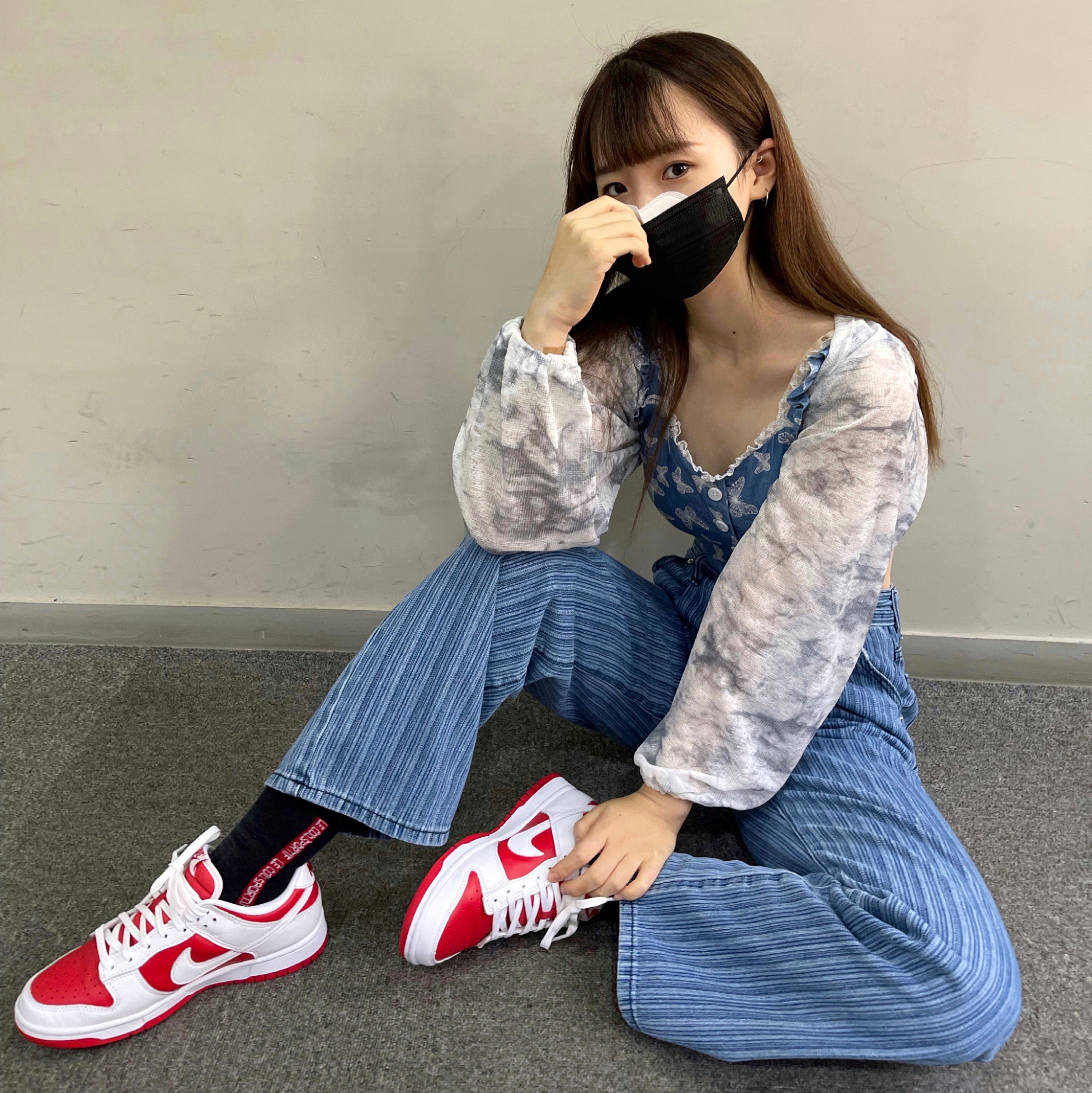 Nike Dunk Low Retro Championship Red 착용 스타일 - 1