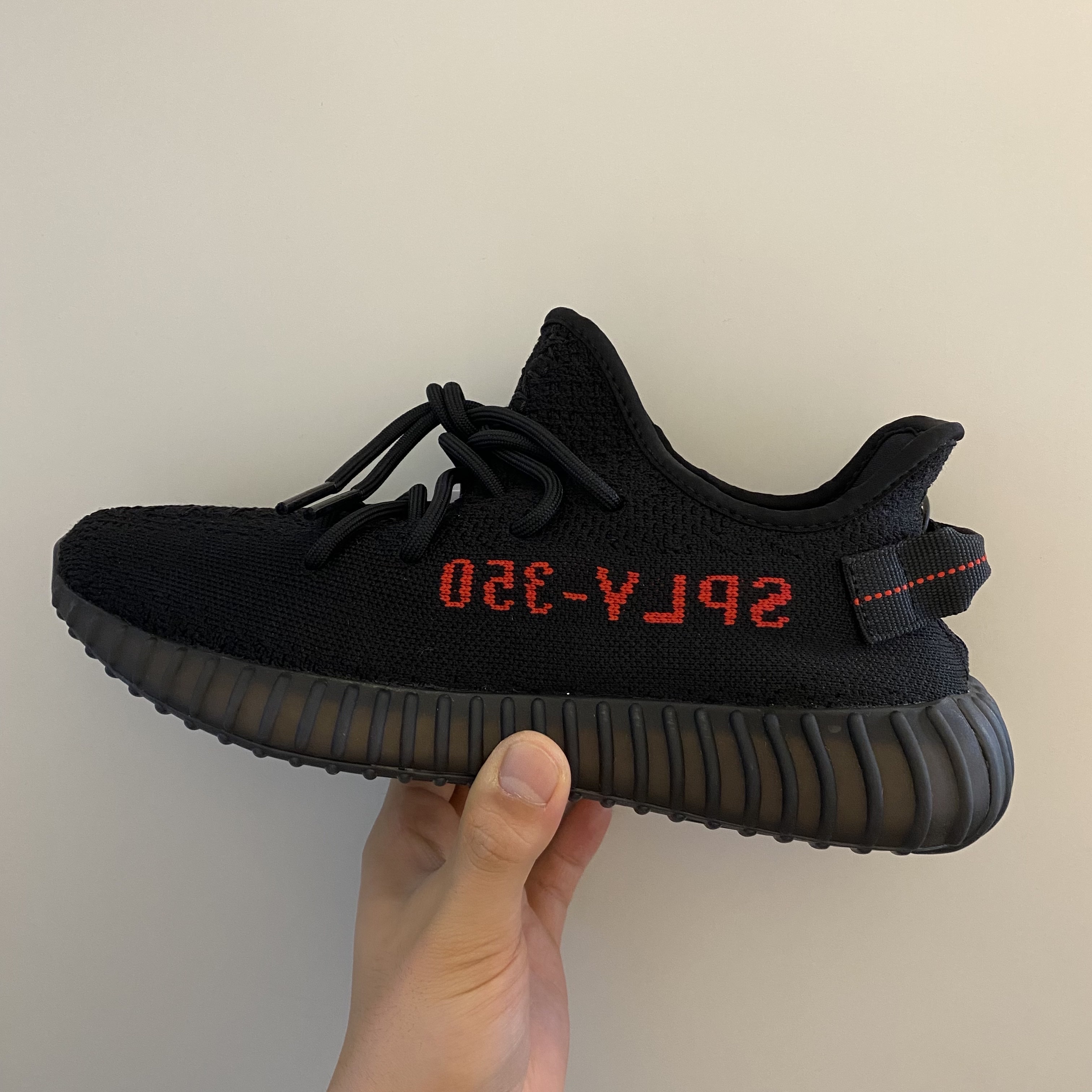 Adidas Yeezy Boost 350 V2 Black Red 2020 착용 스타일