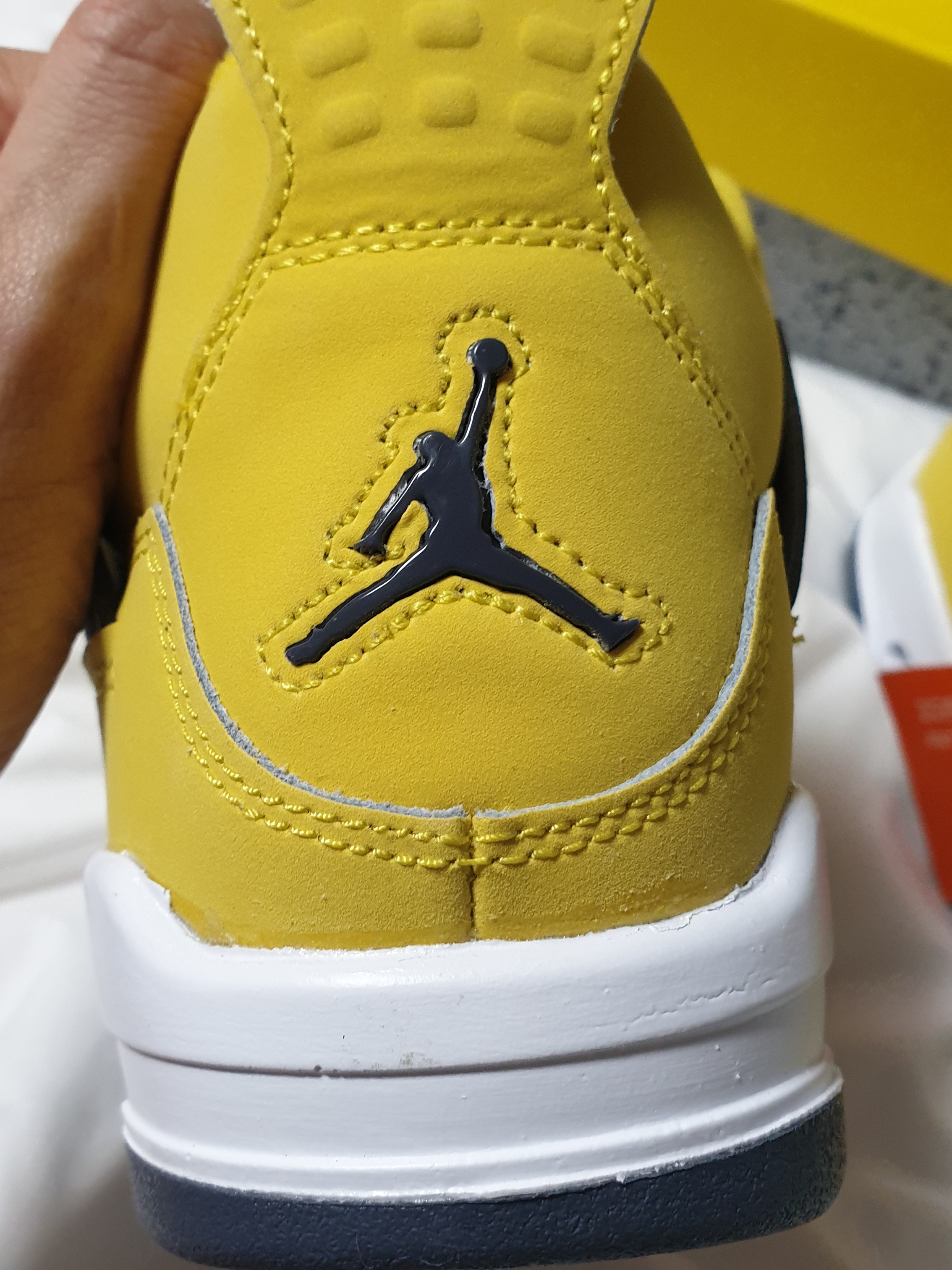 (GS) Jordan 4 Retro Tour Yellow, Jordan 4 Retro Tour Yellow 착용 스타일 - 3