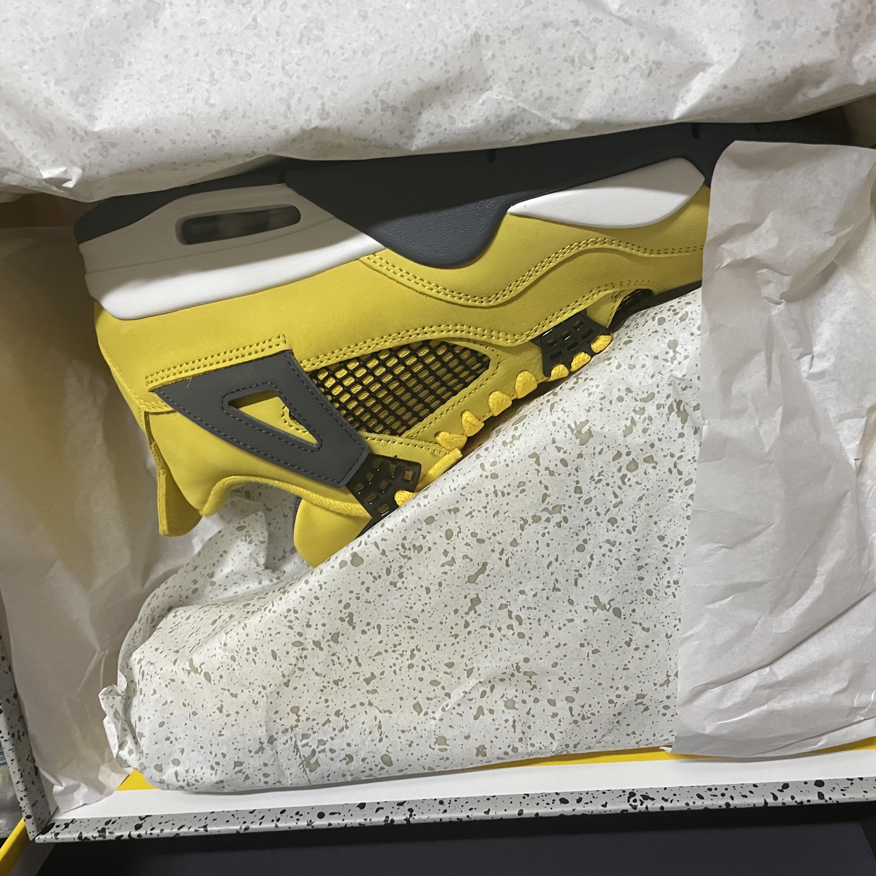 Jordan 4 Retro Tour Yellow 착용 스타일 - 2