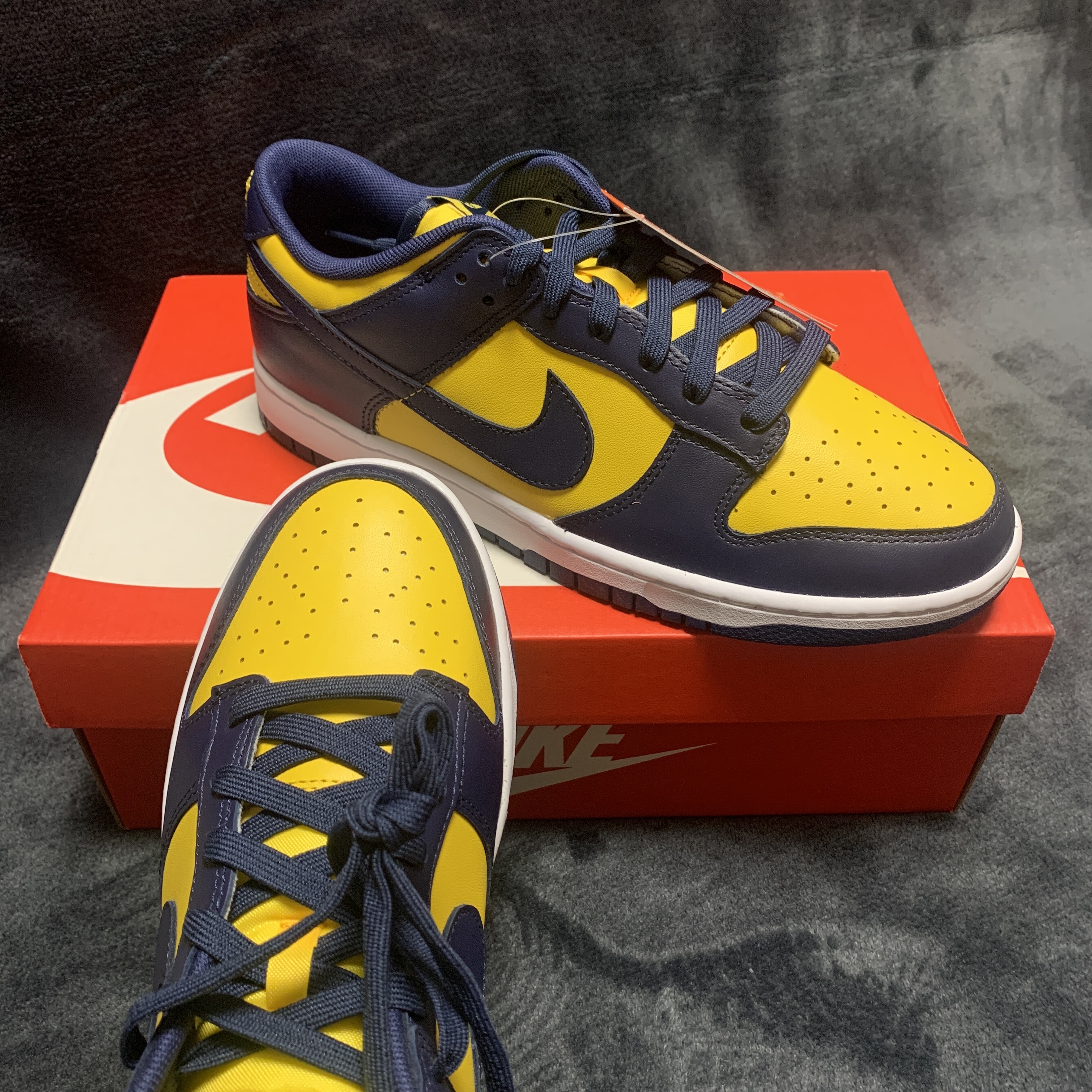 Nike Dunk Low Retro Varsity Maize 착용 스타일