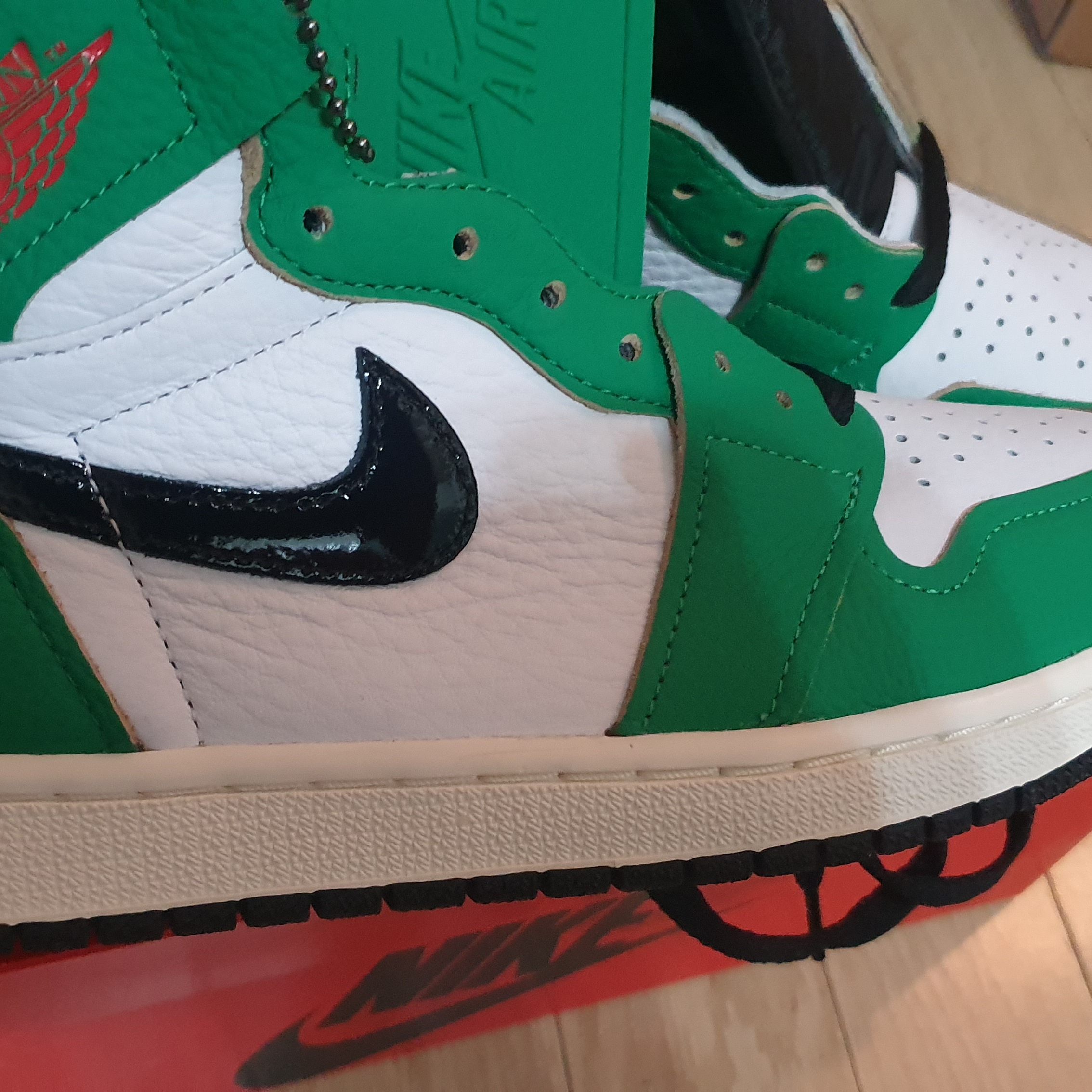 (W) Jordan 1 Retro High OG Lucky Green 착용 스타일 - 2