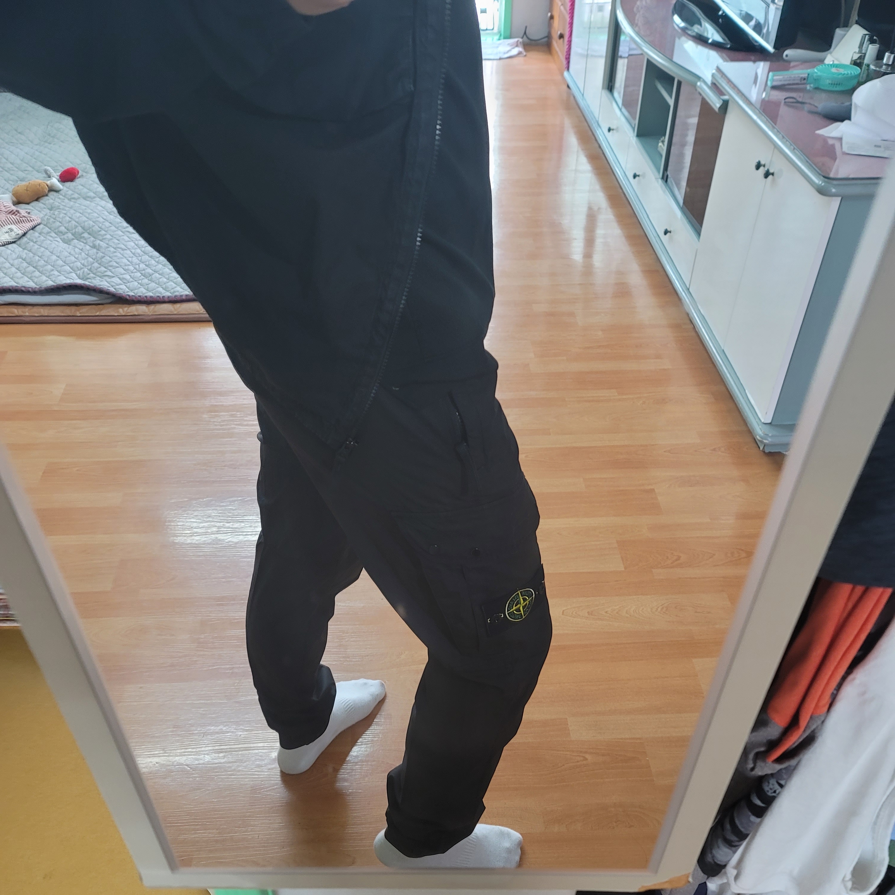 Stone Island 31303 Cargo Pants Black - 21SS 착용 스타일 - 1