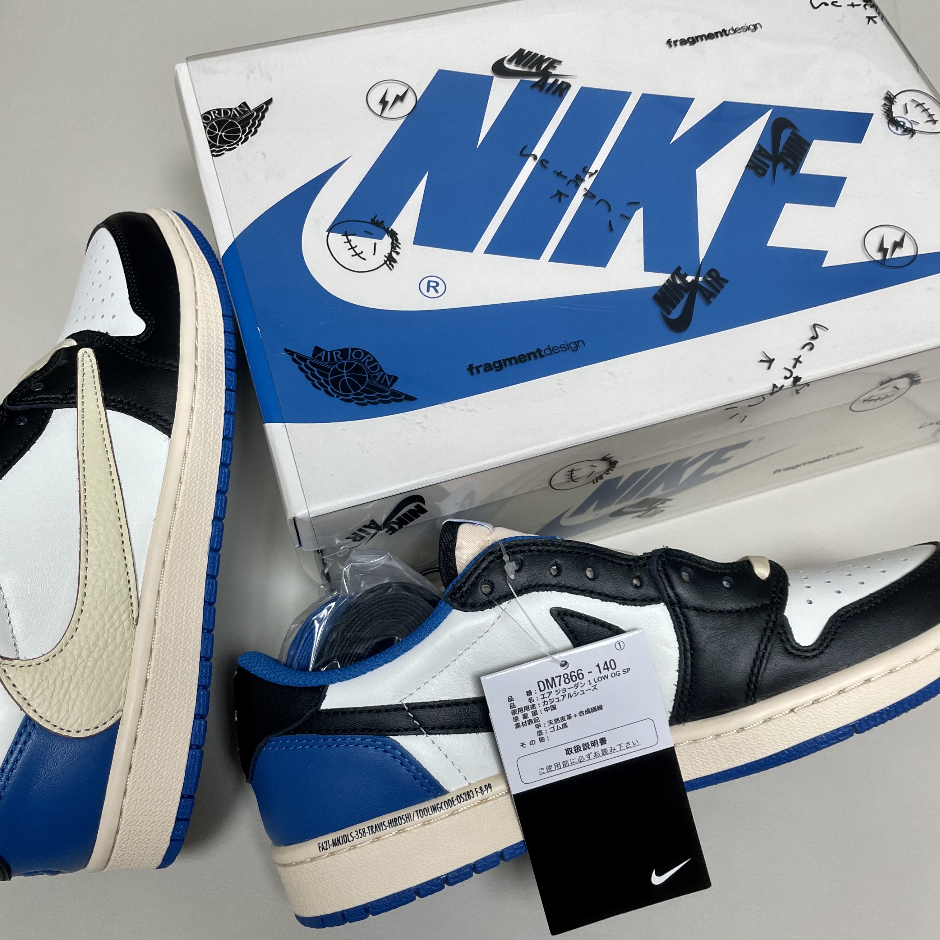 Jordan 1 x Travis Scott x Fragment Retro Low OG SP Military Blue 착용 스타일 - 3