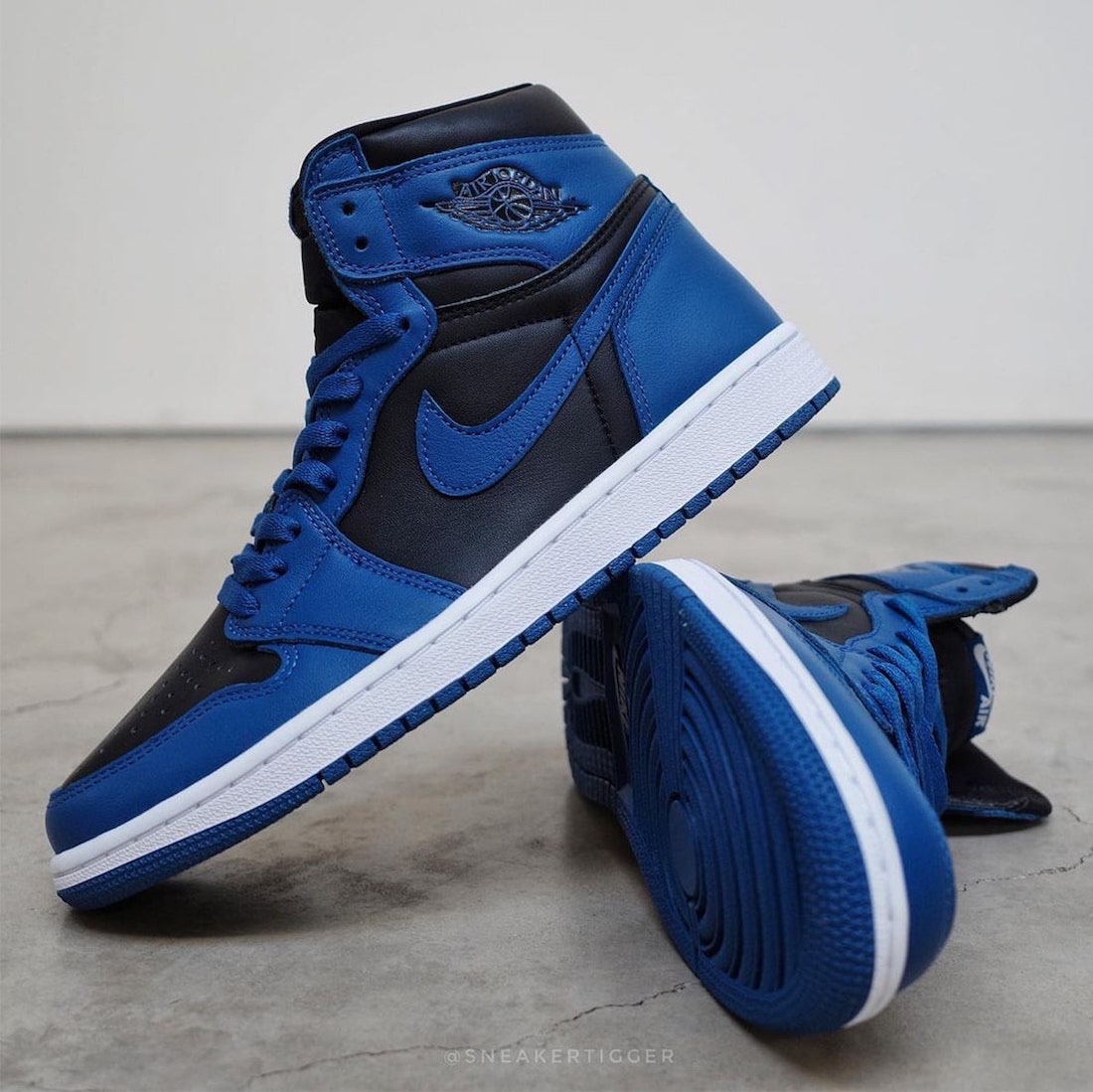 Jordan 1 Mid Black Hyper Royal 착용 스타일 - 4