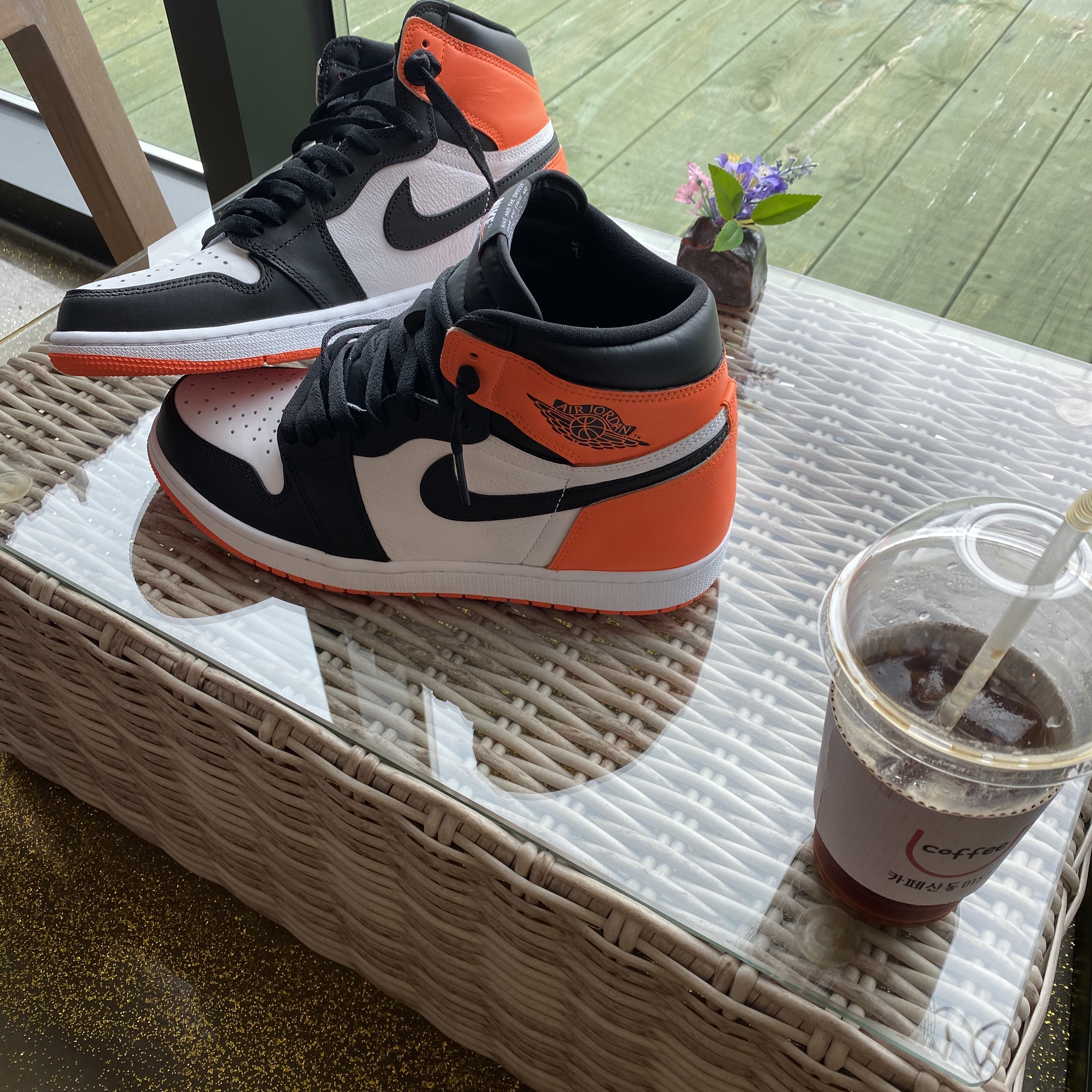 Jordan 1 Retro High OG Electro Orange 착용 스타일 - 2
