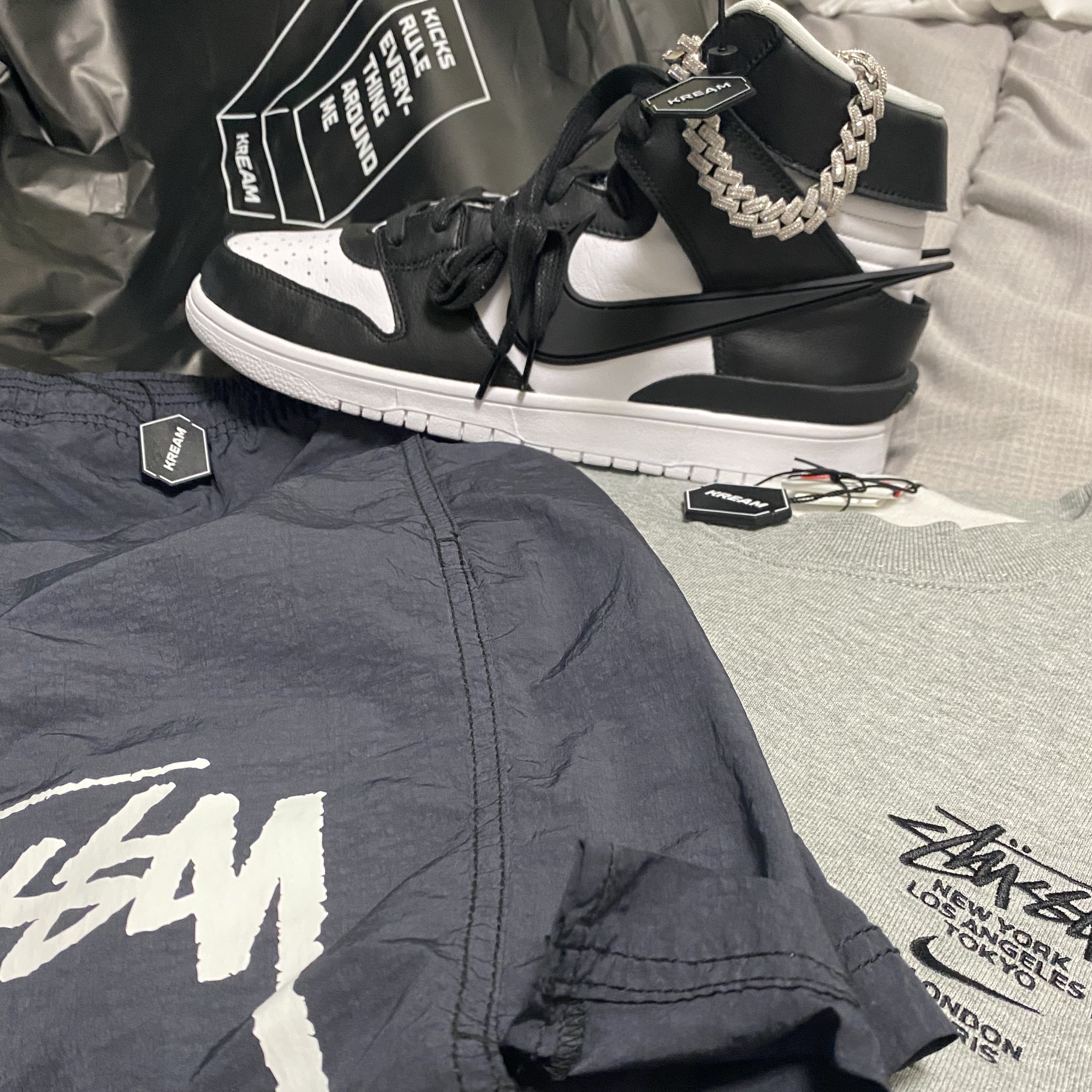 Nike x Ambush Dunk High Black, Nike x Stussy NRG ZR Fleece Crewneck Heather Grey - US/EU 착용 스타일