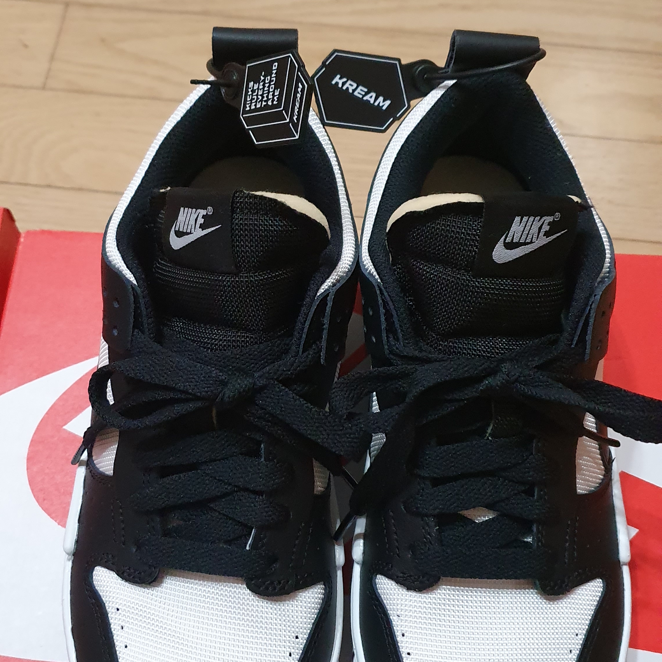 Nike Dunk Low Retro Black, (W) Nike Dunk Low Disrupt Black White 착용 스타일 - 1