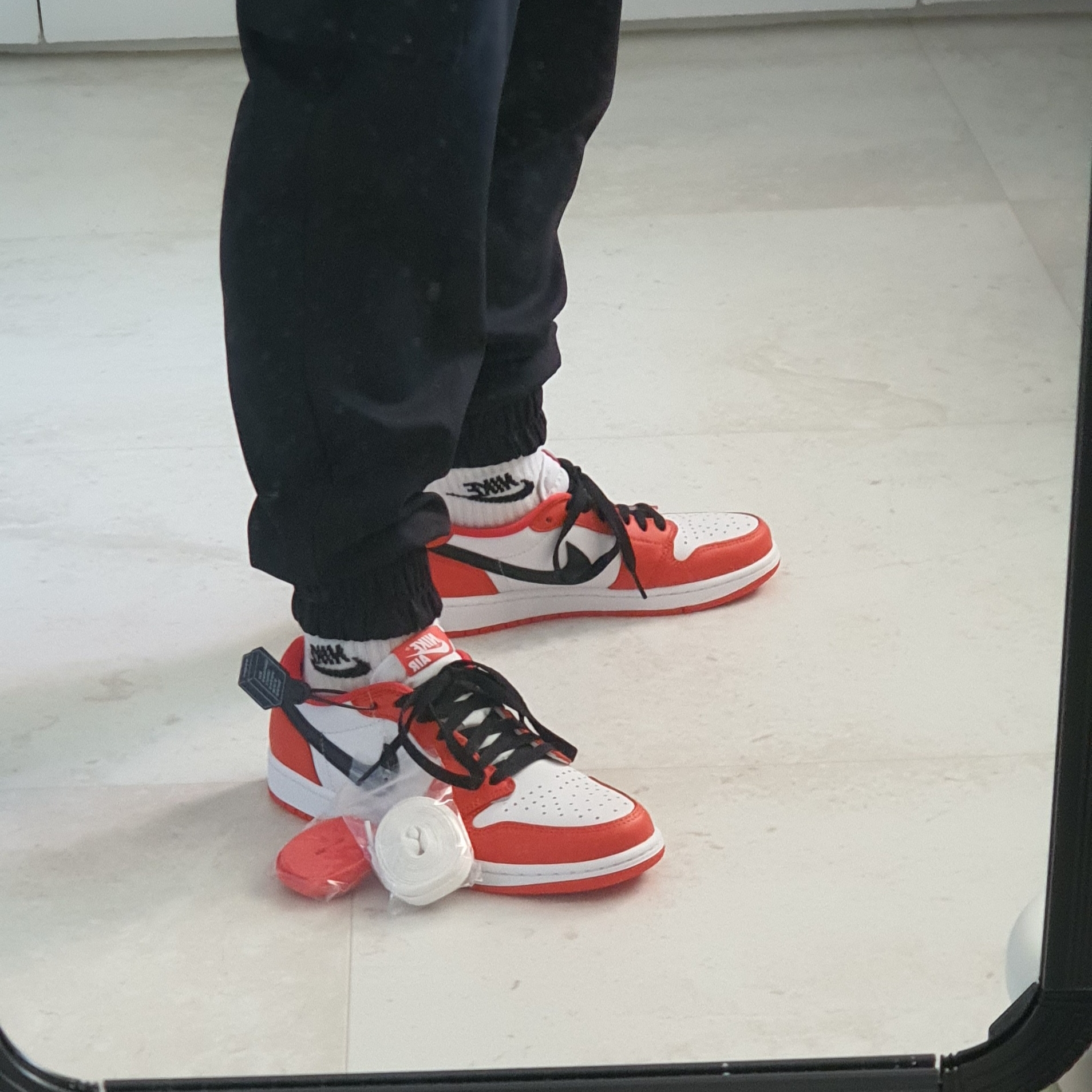 Jordan 1 Low OG Starfish 착용 스타일 - 2