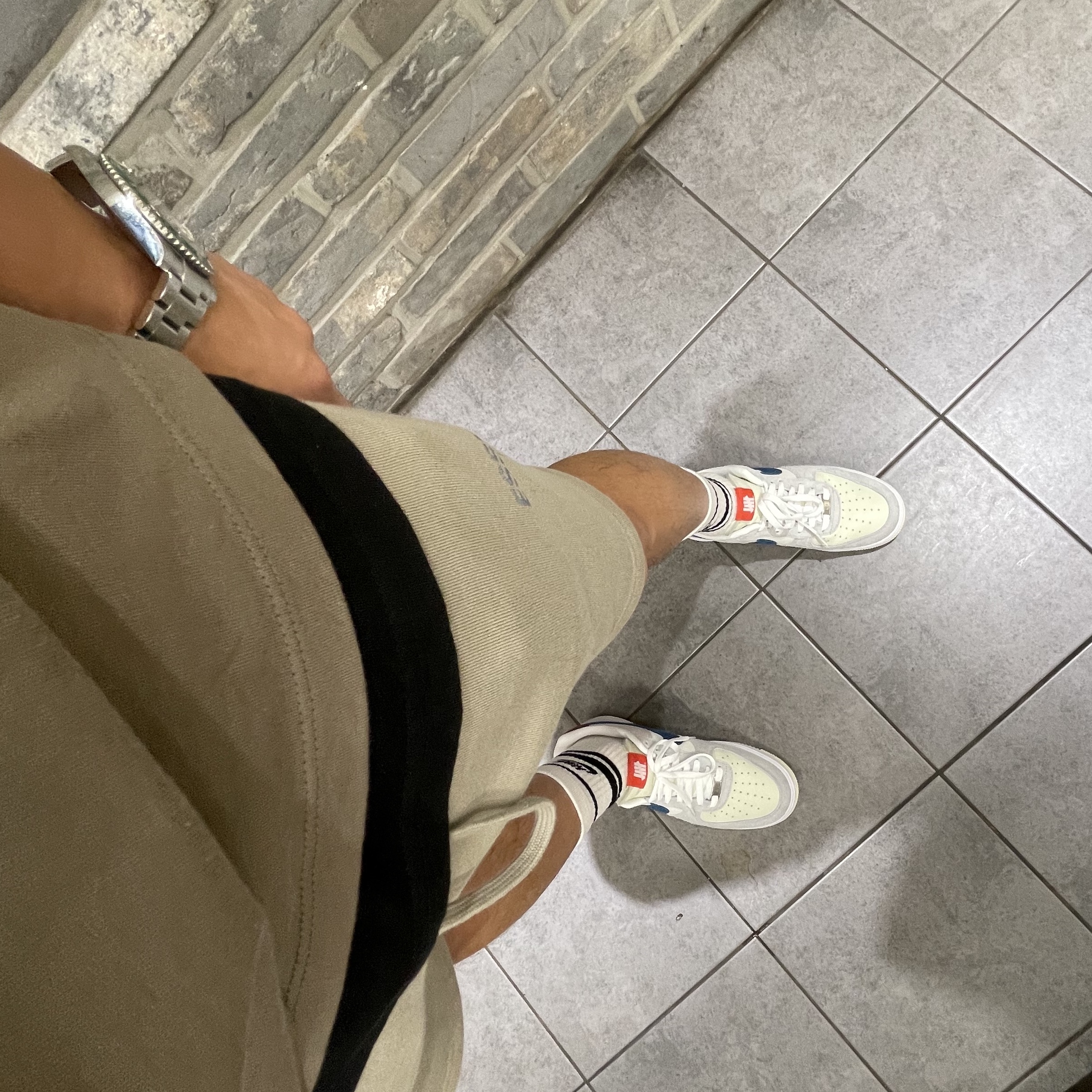 Essentials Sweatshorts Moss - 21SS, Essentials T-Shirt Taupe - 21SS 착용 스타일