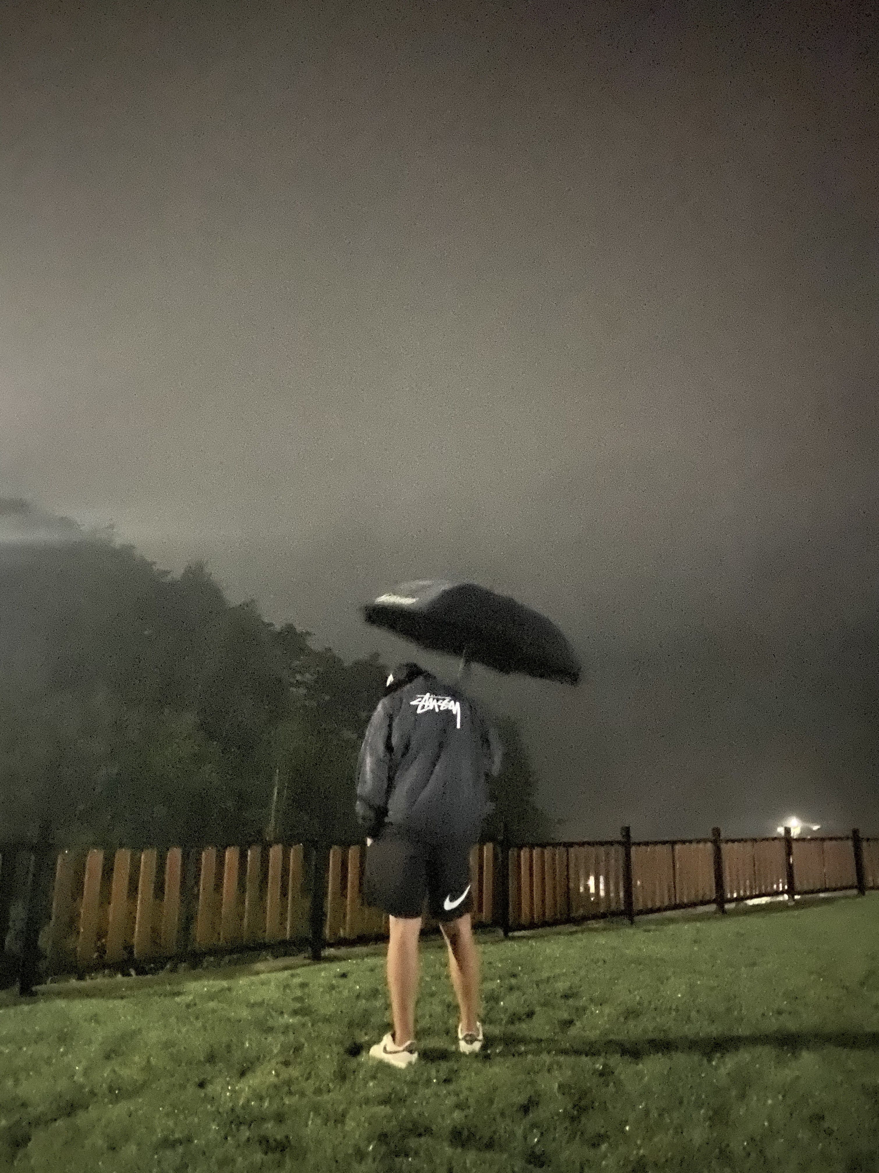 Nike x Stussy Bucket Hat Black, Nike x Stussy Water Shorts Off Noir 착용 스타일