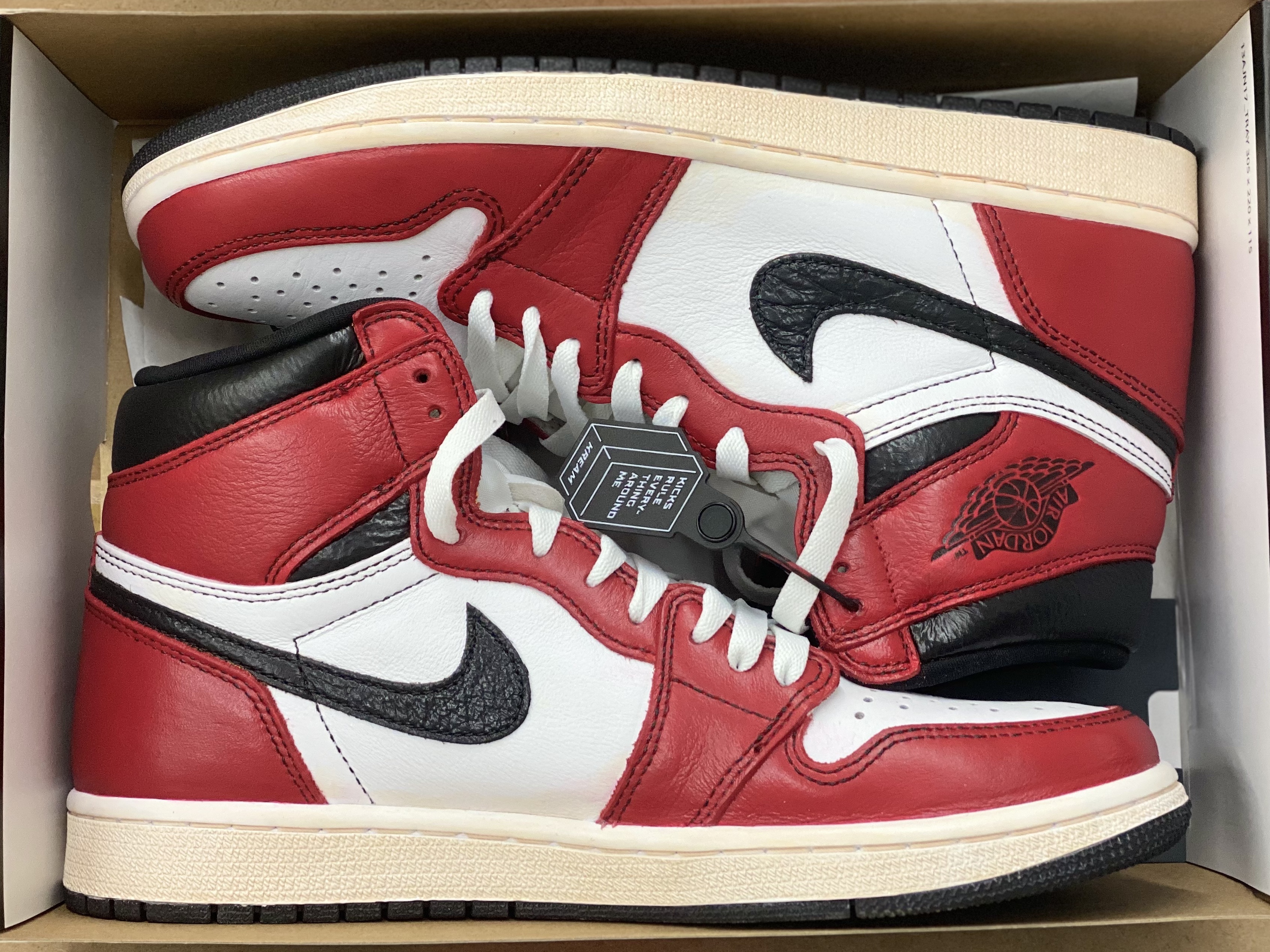 Jordan 1 Retro High OG Light Fusion Red 착용 스타일