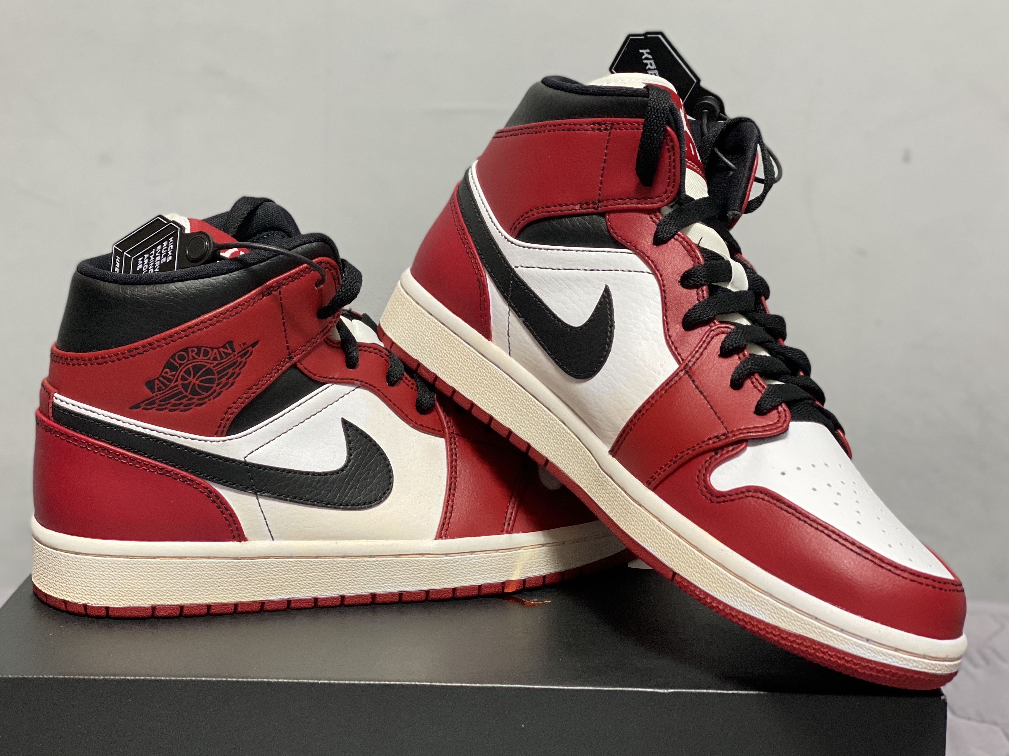 Jordan 1 Mid Chicago 2020 착용 스타일 - 2