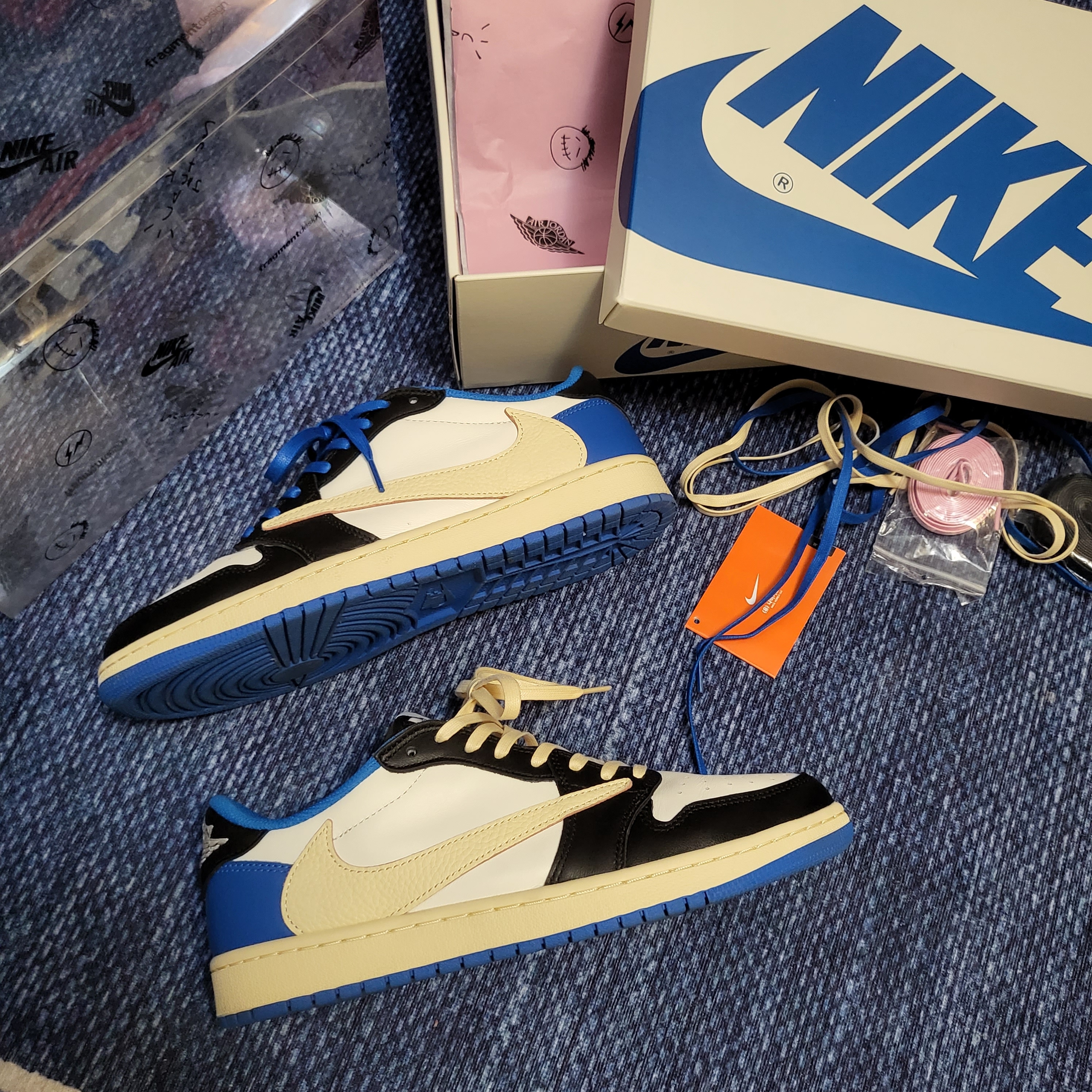 Jordan 1 x Travis Scott x Fragment Retro Low OG SP Military Blue 착용 스타일 - 1