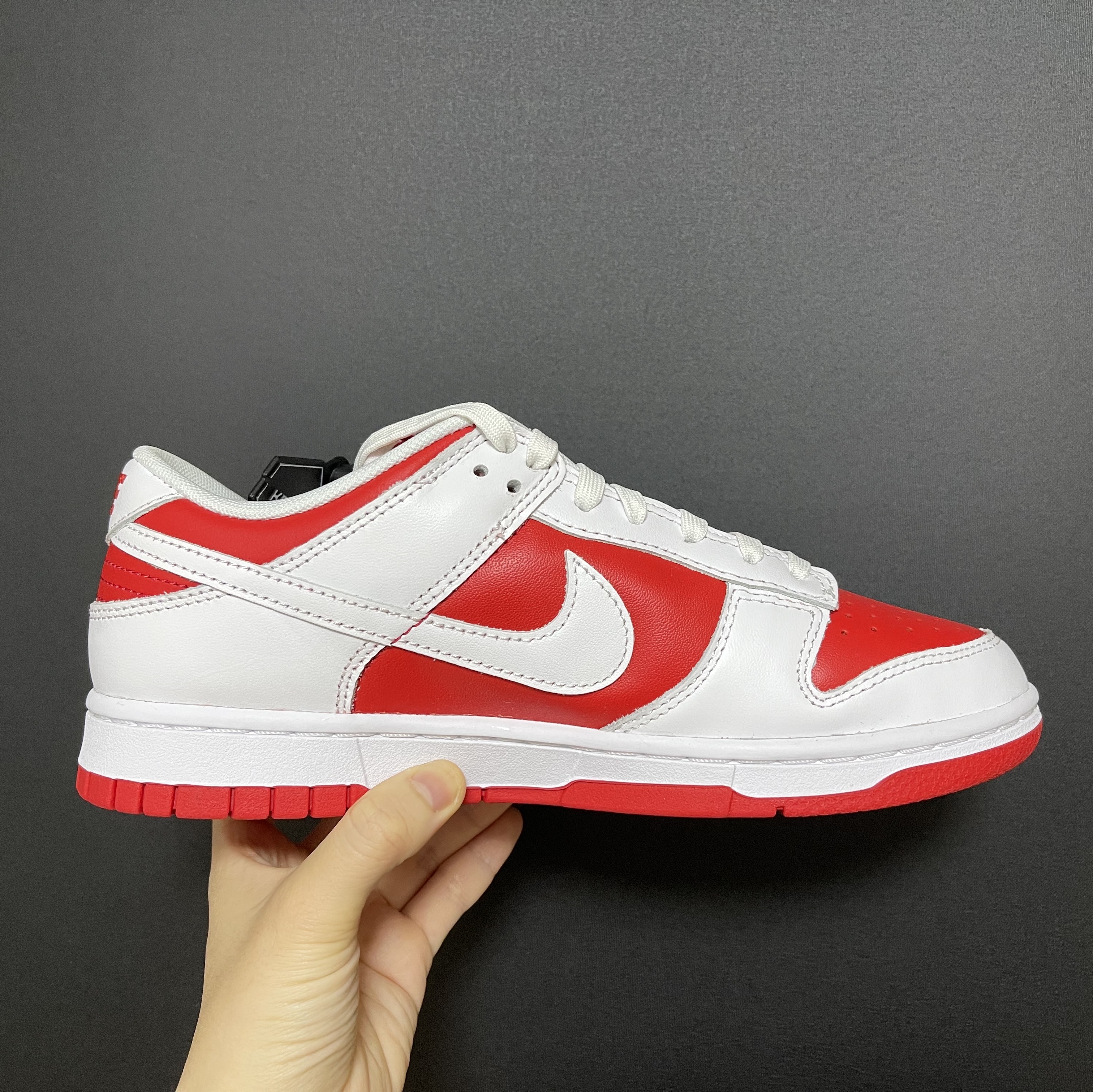 Nike Dunk Low Retro Championship Red 착용 스타일 - 5