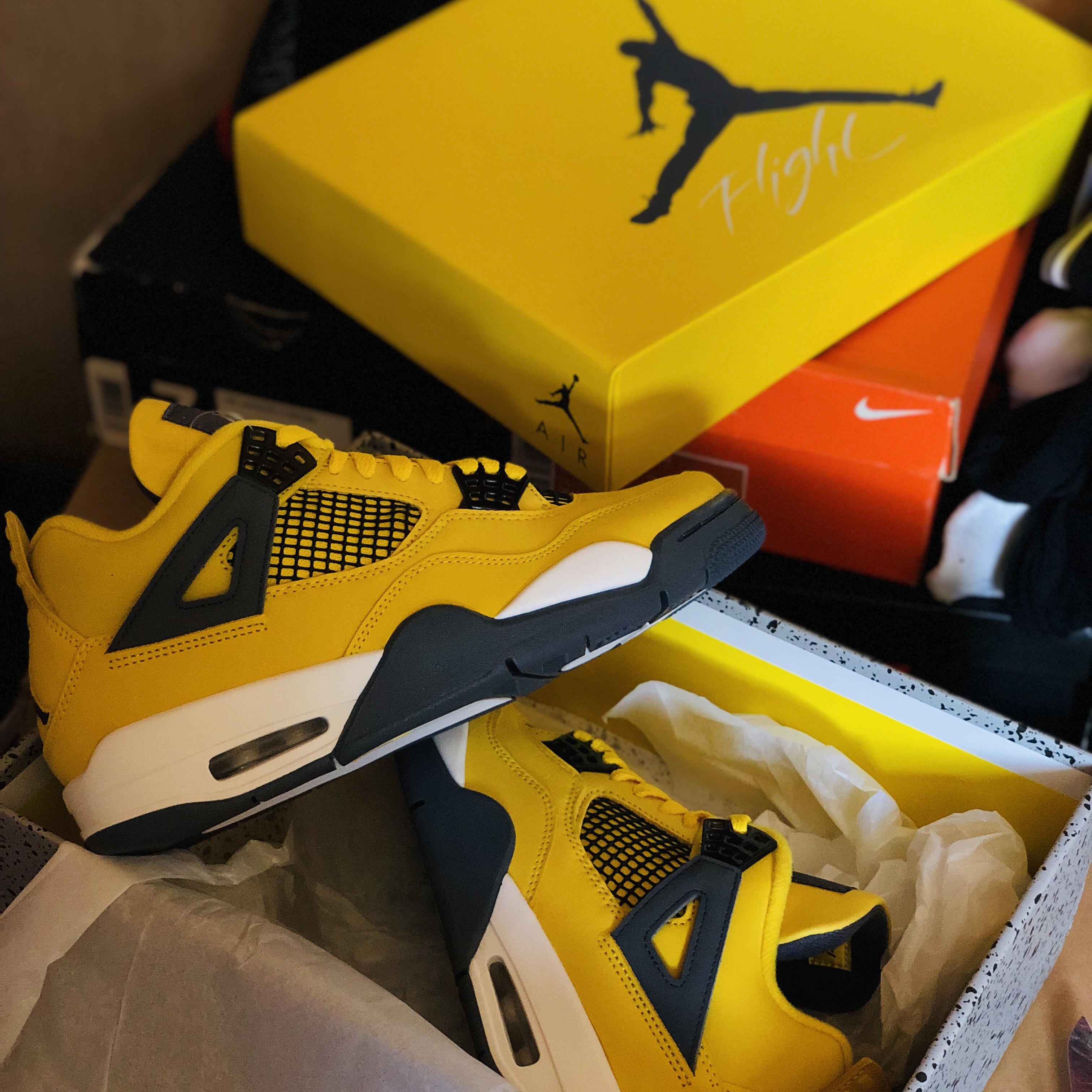 Jordan 4 Retro Tour Yellow 착용 스타일